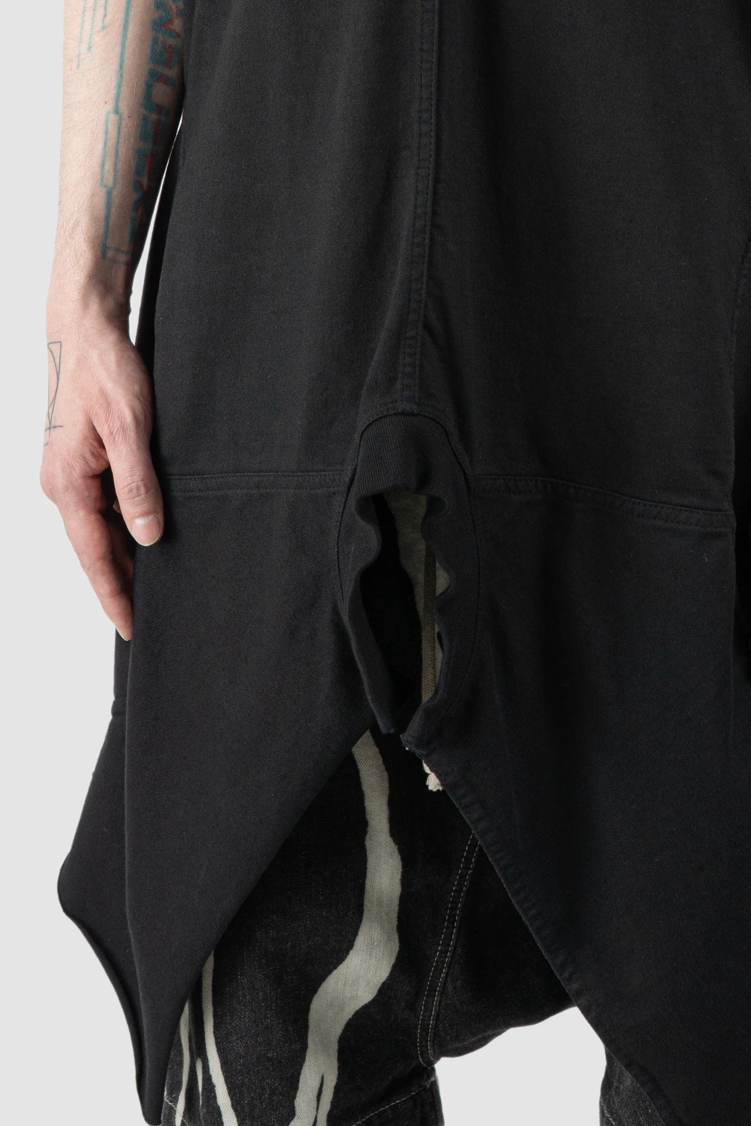 Rick Owens - Black Peep Hole Melting Torch Top FW15 "Sphinx" - hem detail view Rick Owens - Black Peep Hole Melting Torch Top FW15 "Sphinx" - hem detail view