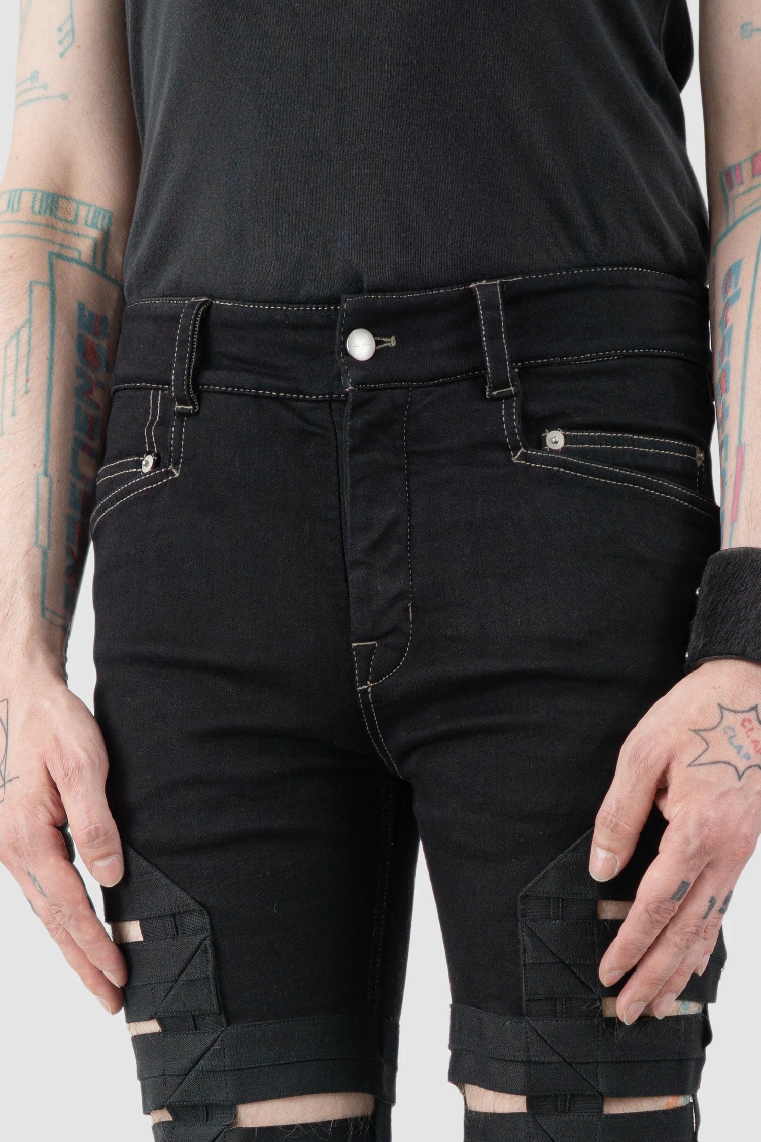 Rick Owens - Black Spartan Jeans SS22 "Fogachine" - front detail view Rick Owens - Black Spartan Jeans SS22 "Fogachine" - front detail view