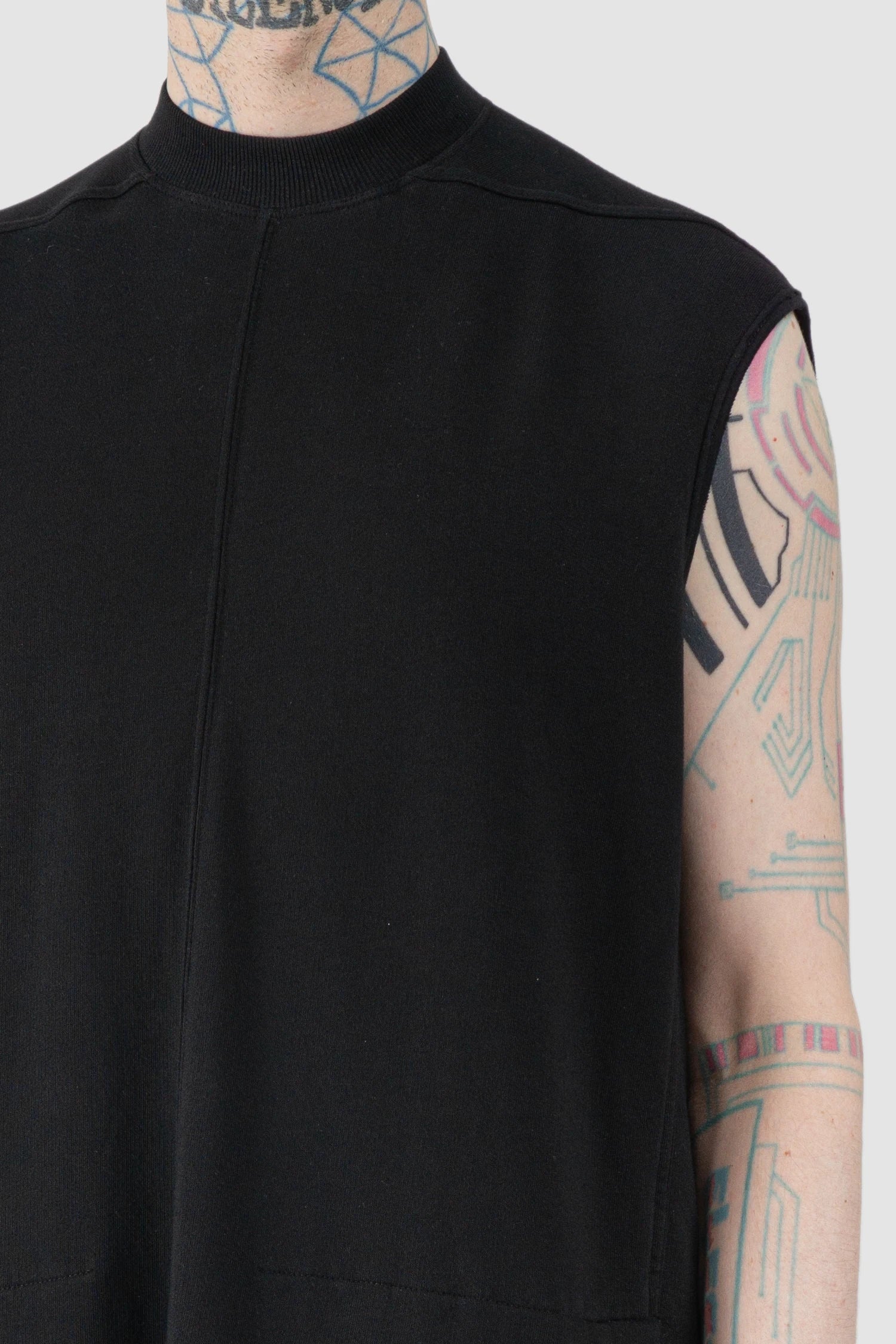 Rick Owens DRKSHDW - Black Felpa Moody Body Bag FW14 "Moody" - shoulder detail view Rick Owens DRKSHDW - Black Felpa Moody Body Bag FW14 "Moody" - shoulder detail view