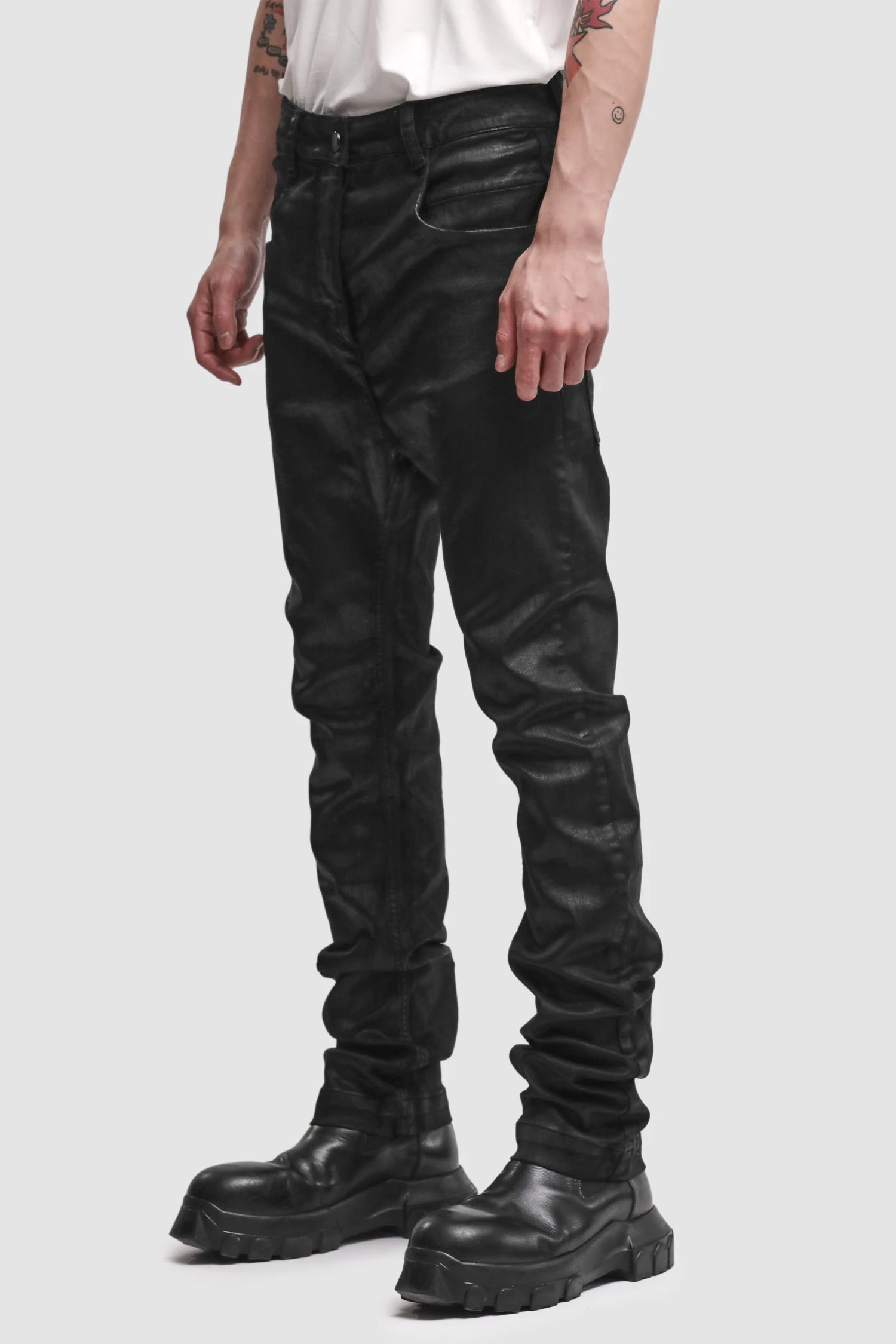 Thom Krom - Men’s Black Coated Slim Fit Denim Jeans M-T-107 model fside view Thom Krom - Men’s Black Coated Slim Fit Denim Jeans M-T-107 model fside view
