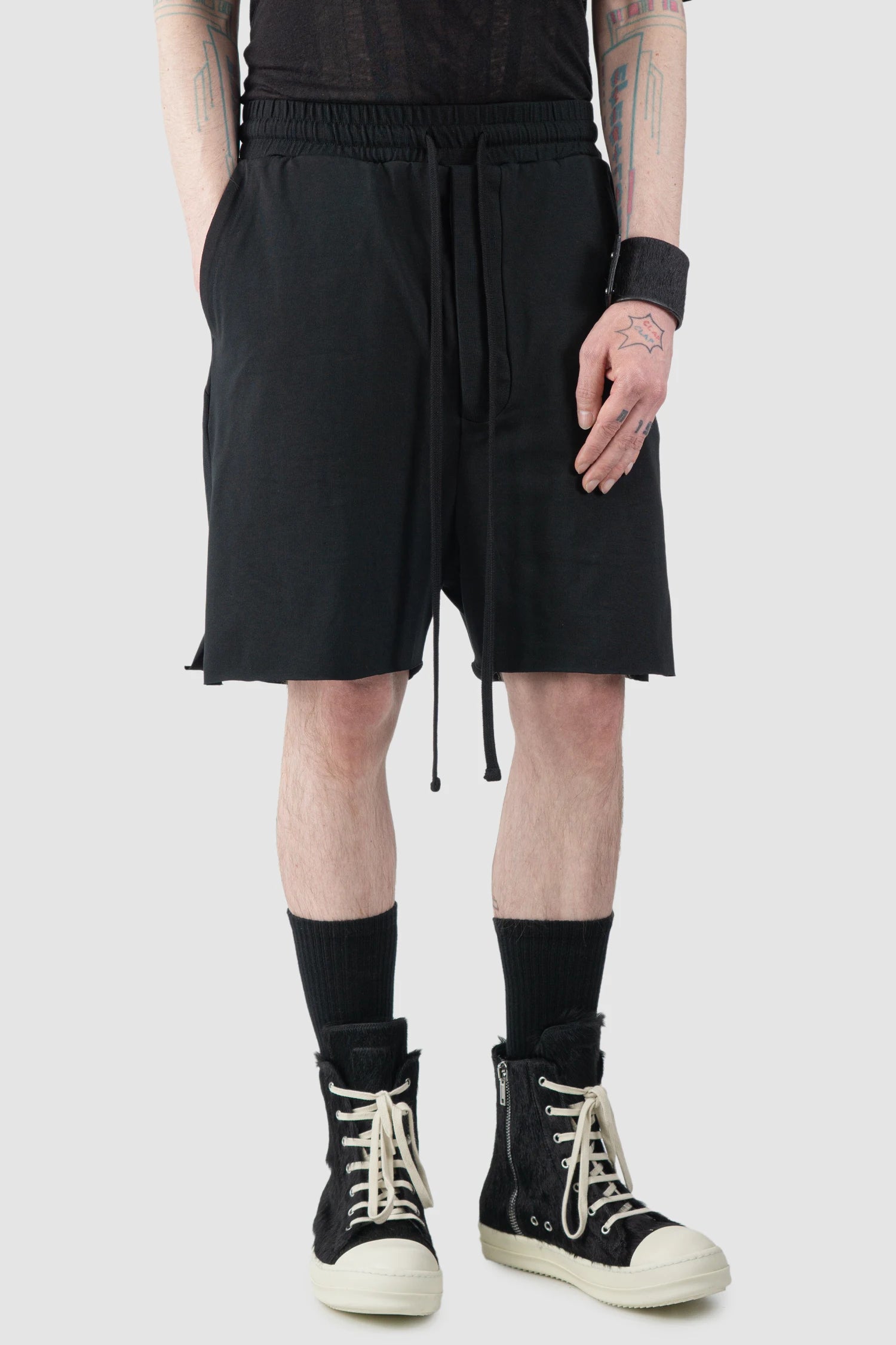 Thom Krom - Men’s Black Light Mix Cotton Shorts MST 513 model relaxed view