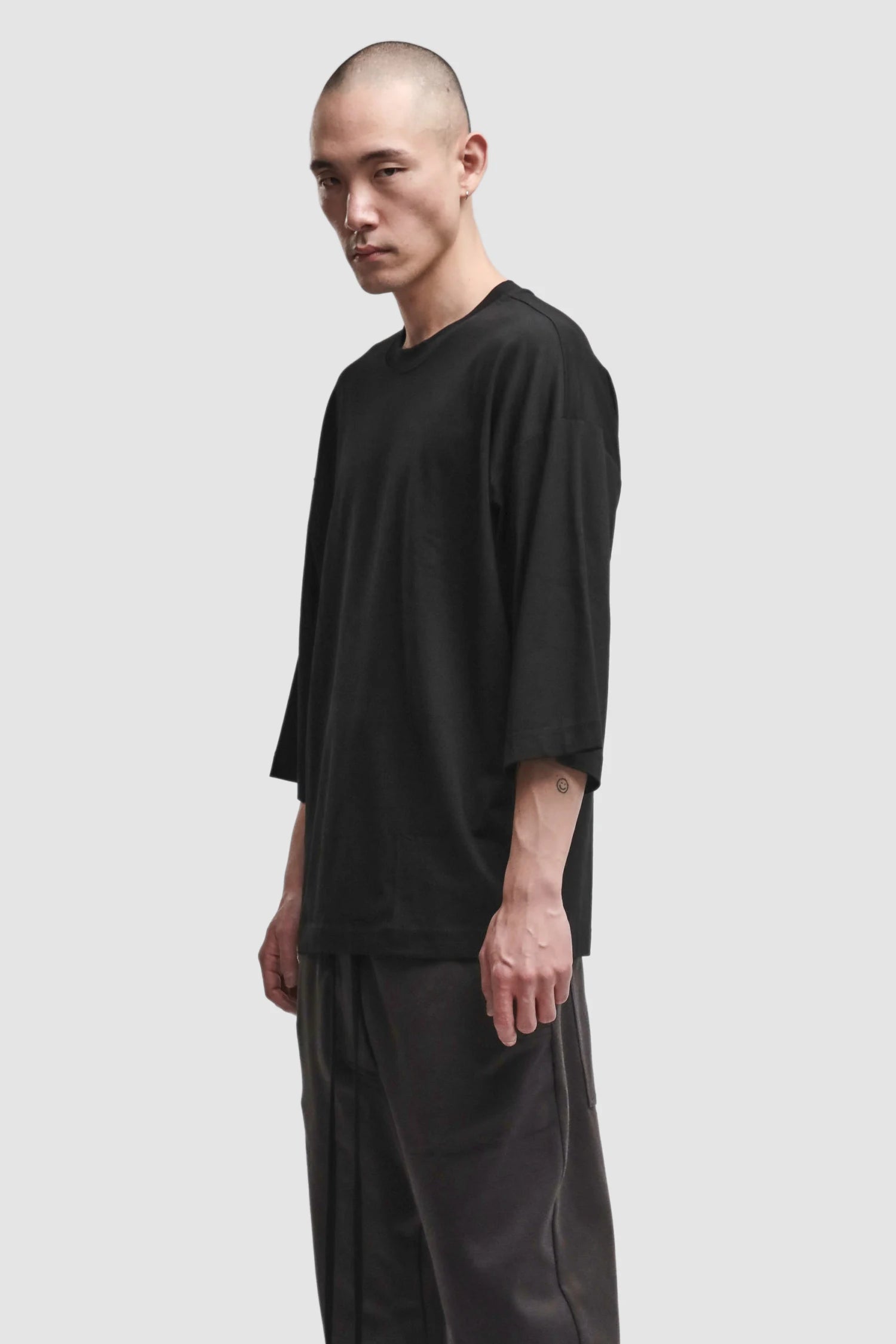 Thom Krom - Men’s Black Oversized Cotton Modal T-Shirt M-TS-1005 model side view Thom Krom - Men’s Black Oversized Cotton Modal T-Shirt M-TS-1005 model side view