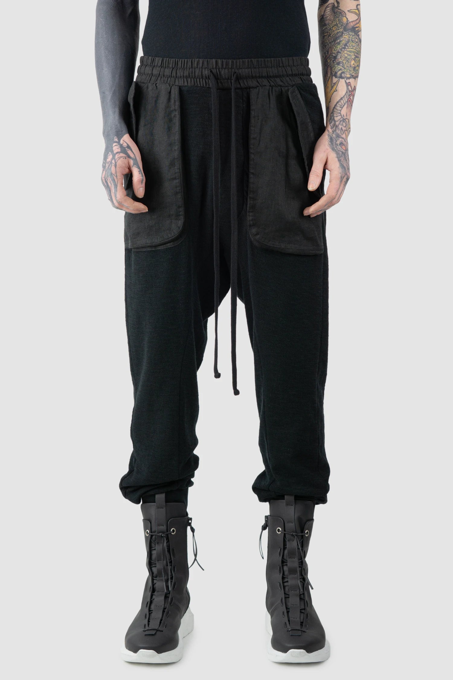 Thom Krom - Men’s Black Linen Patch Pocket Cargo Sweatpants M-ST-523 model front view