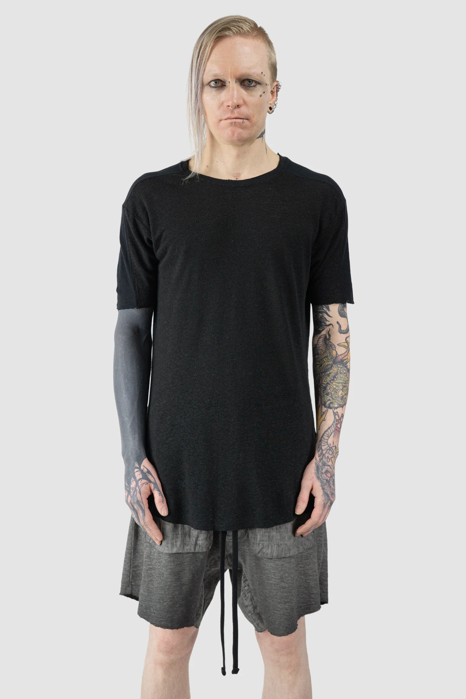 Thom Krom - Men’s Black Linen-Viscose Mix Jersey T-Shirt M-TS-927 model front view