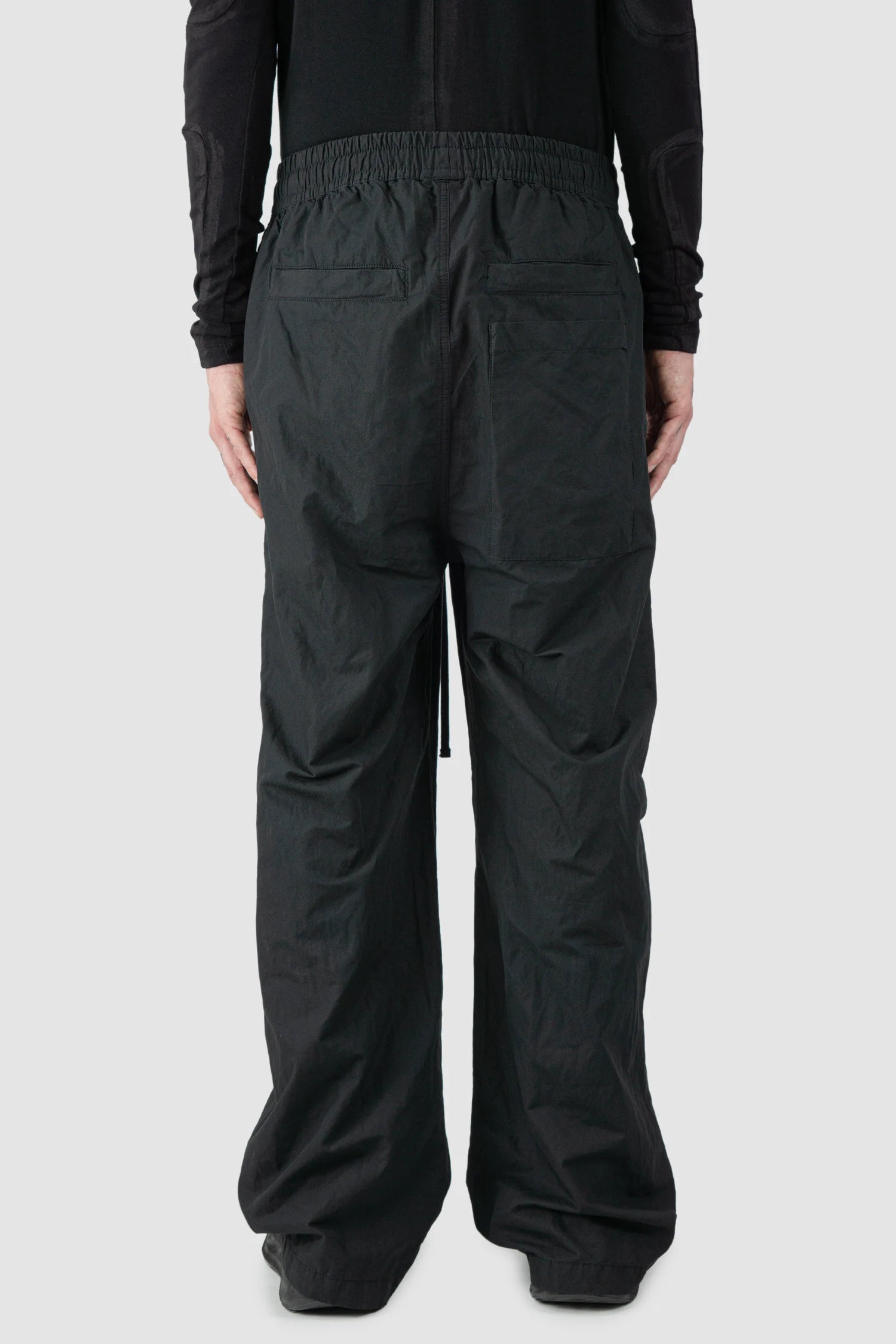 Thom Krom - model back view of men’s FW25 Black Metallic Wide Leg Cotton Trousers - M-P-19