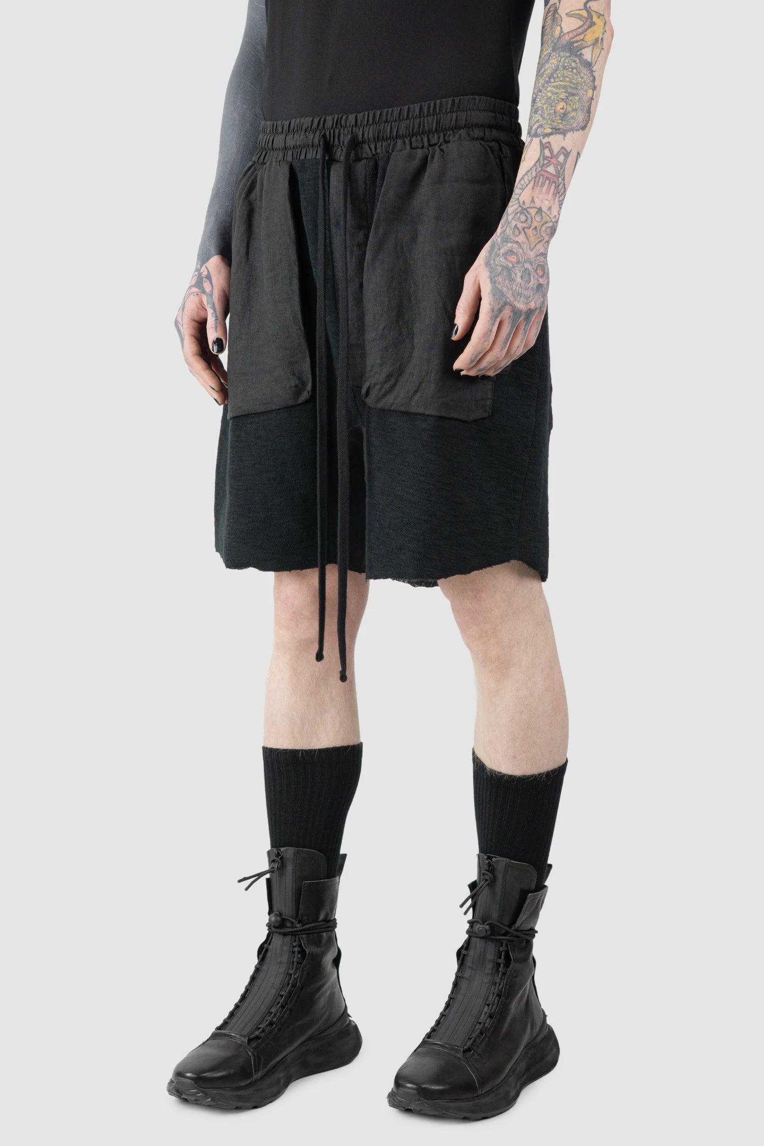 Thom Krom - Men’s Black Patch Pocket Cotton Cargo Shorts M-ST-515 model front side view