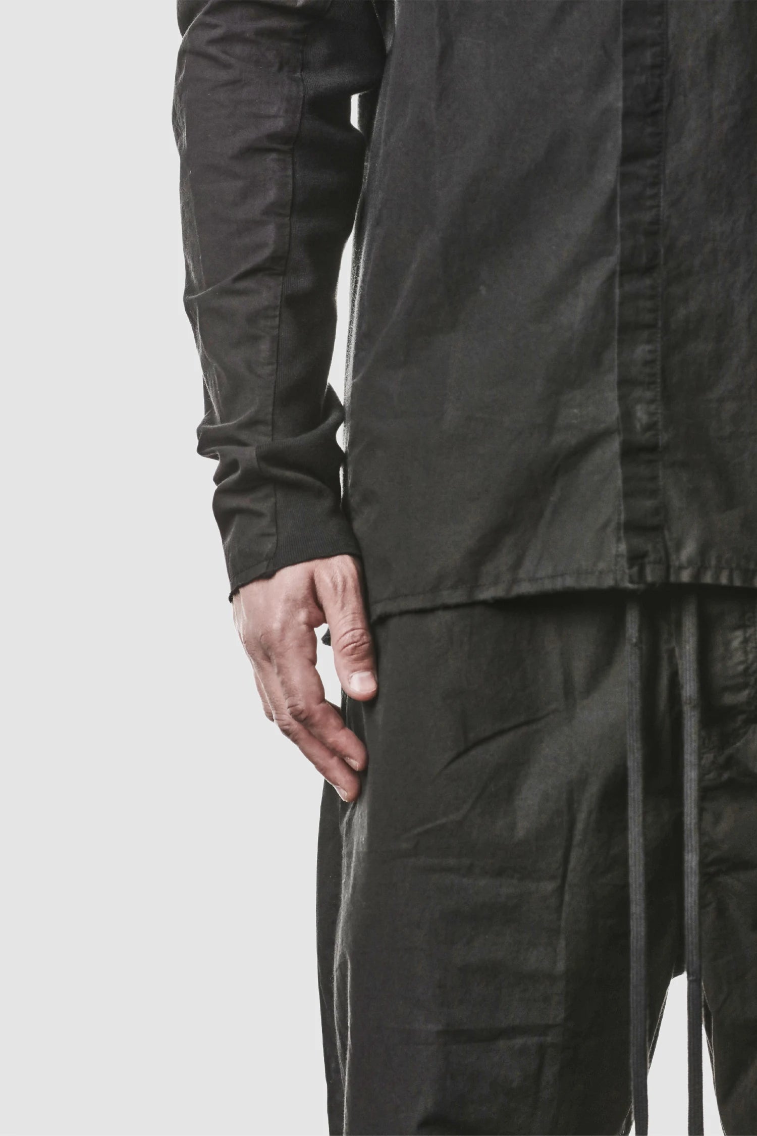 Schwarzes Bio-Baumwollhemd mit Stehkragen