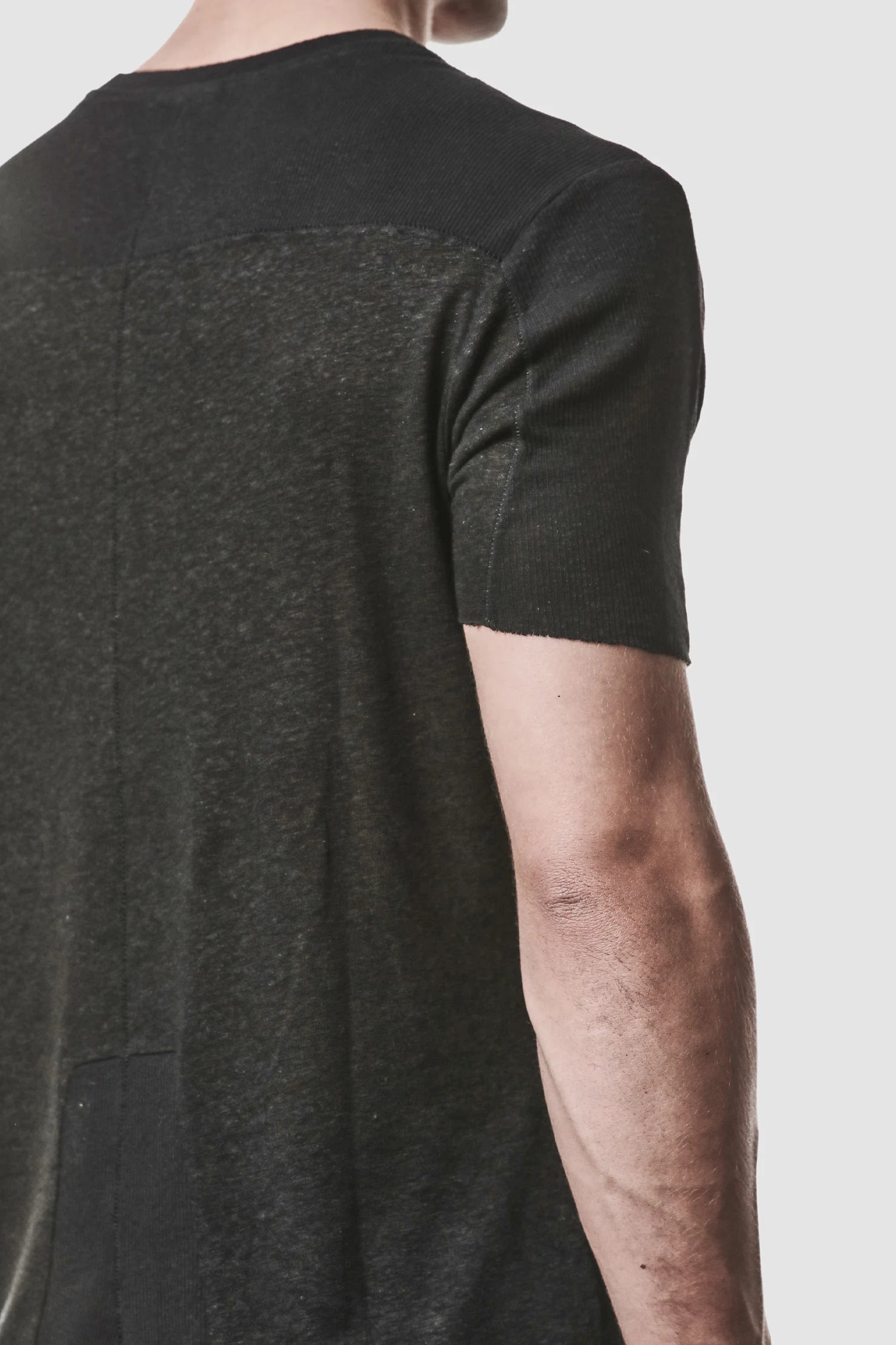 Thom Krom - model back arm detail view of men’s Black Linen-Viscose Mix Jersey T-Shirt