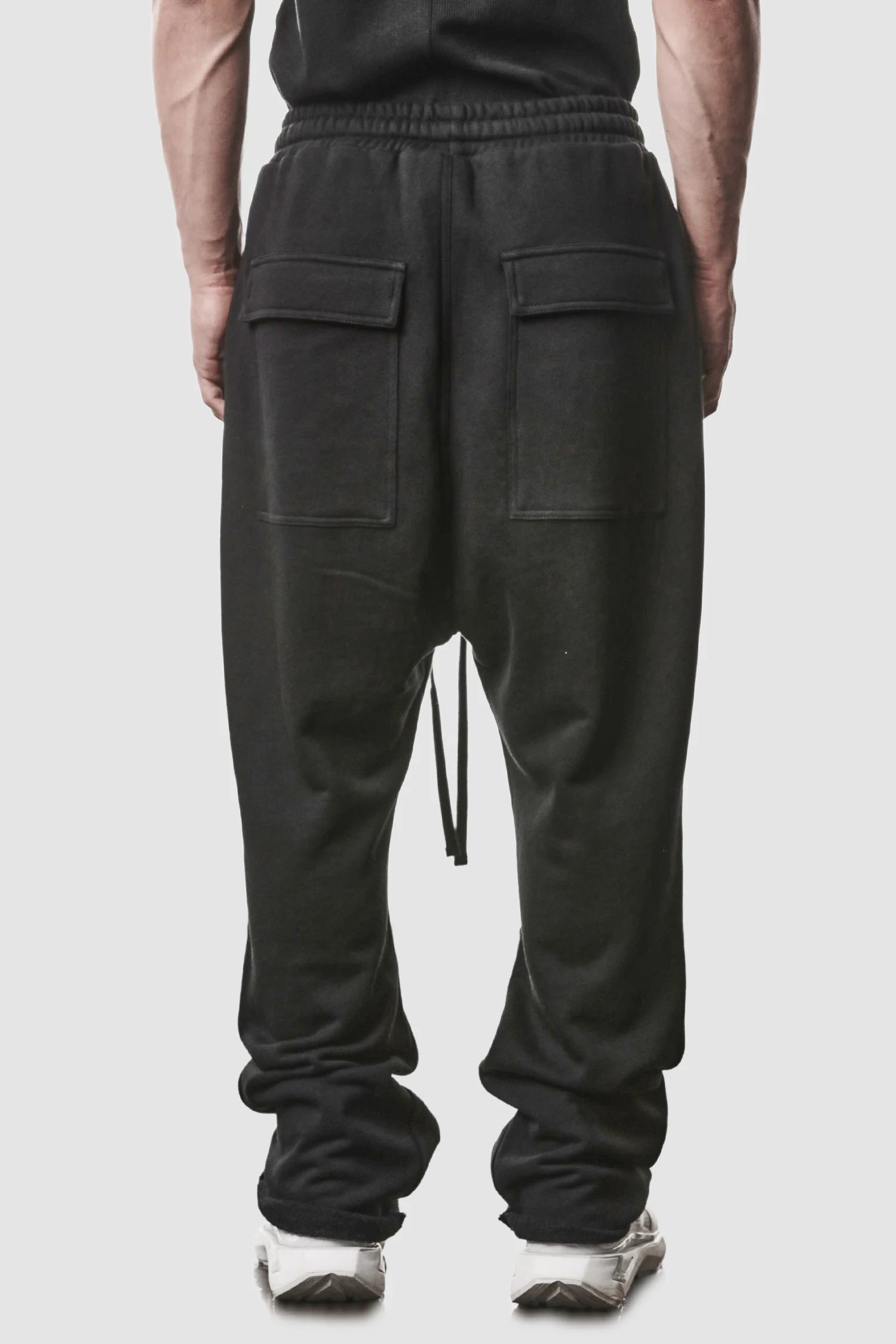 Schwarze Low-Crotch-Sweatpants mit Relaxed Fit
