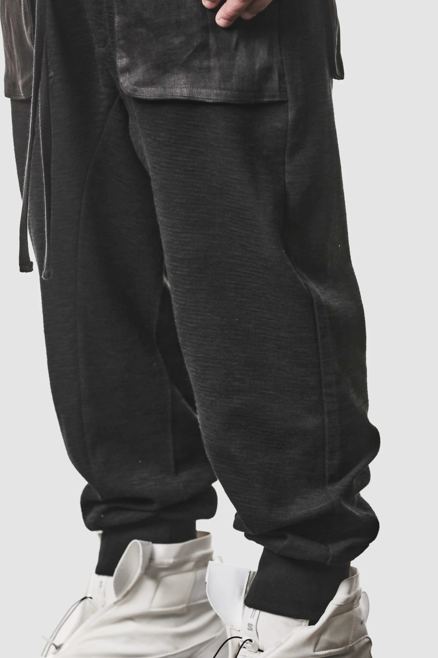 Schwarze Cargo-Sweatpants mit Leinen-Patch-Taschen