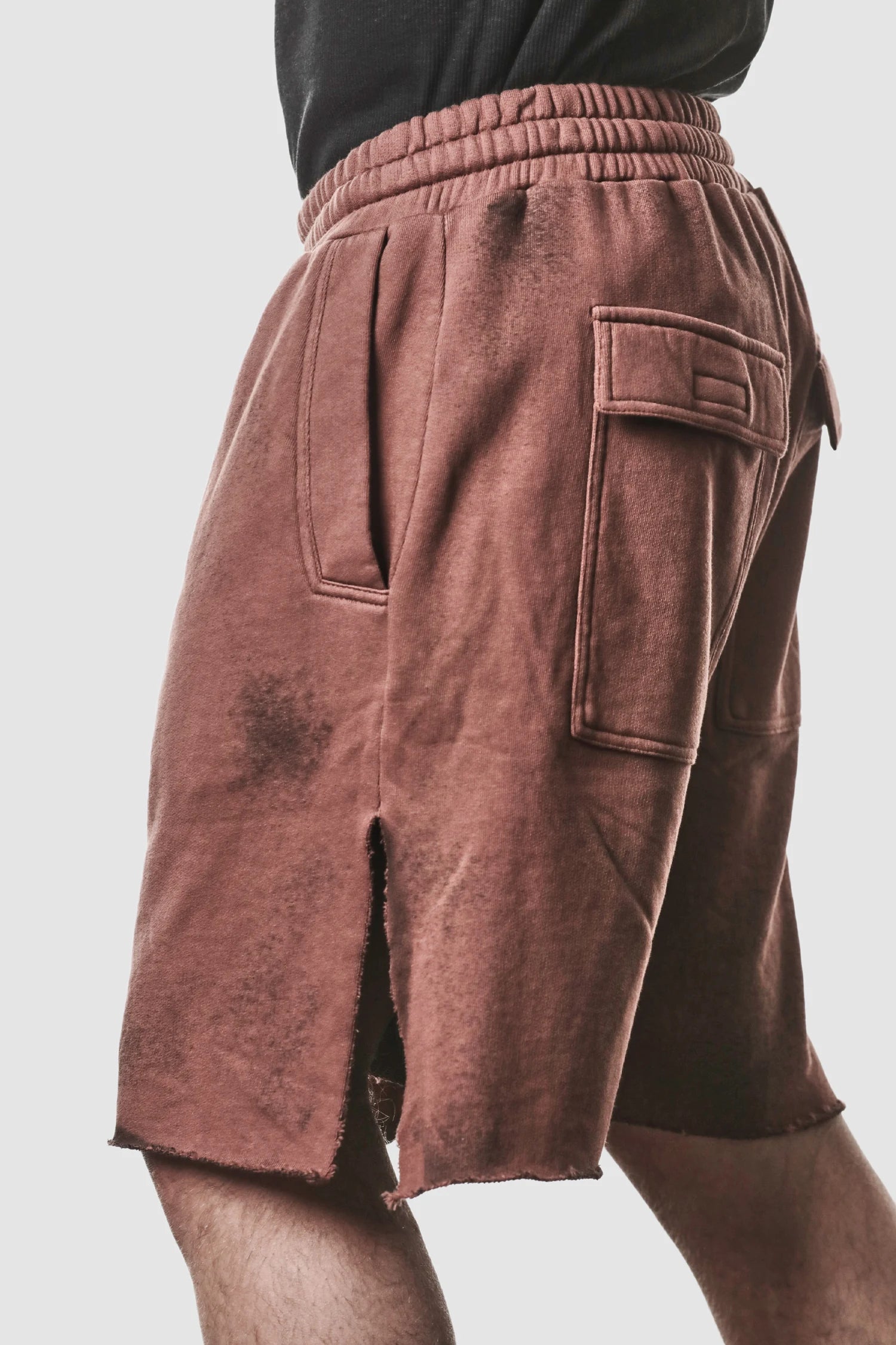 Rote Baumwoll-Sweatshorts mit Seitenschlitz