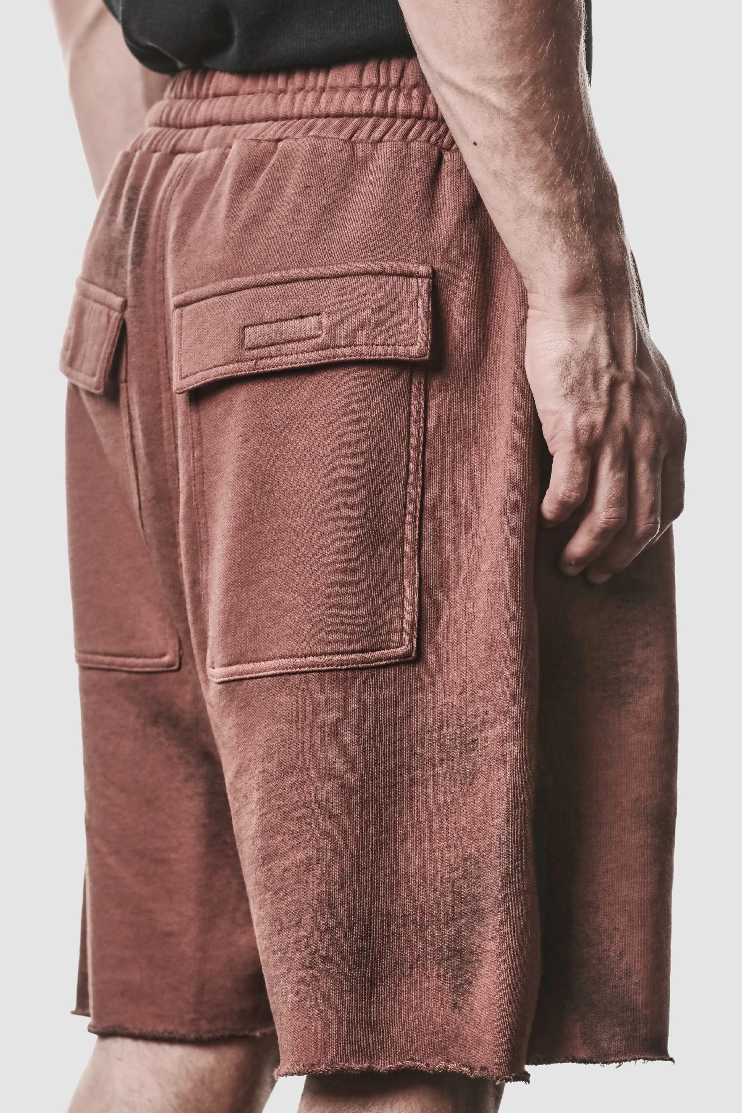 Rote Baumwoll-Sweatshorts mit Seitenschlitz