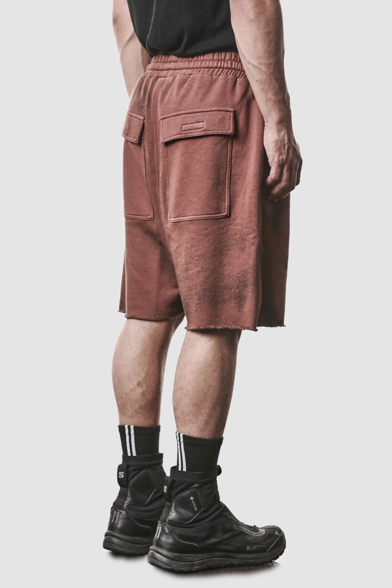 Rote Baumwoll-Sweatshorts mit Seitenschlitz