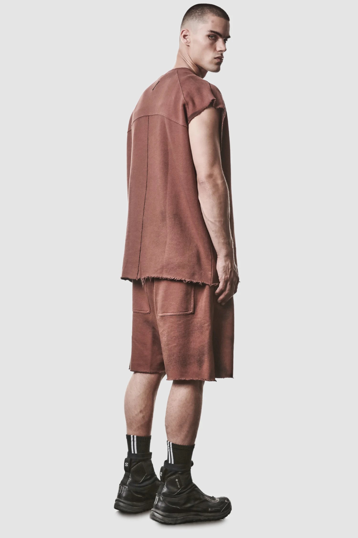 Rote Baumwoll-Sweatshorts mit Seitenschlitz