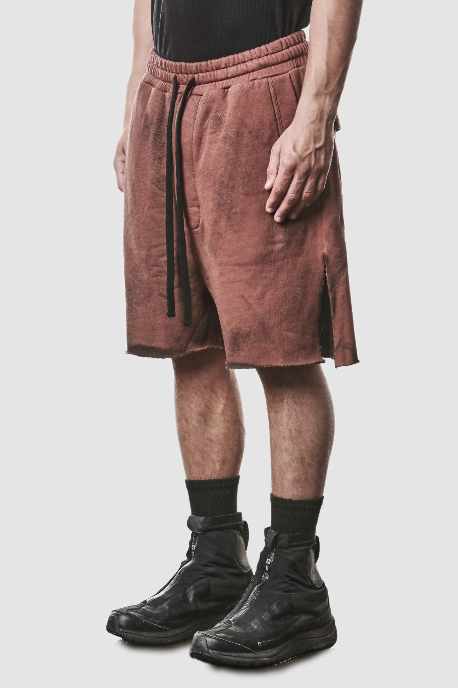 Rote Baumwoll-Sweatshorts mit Seitenschlitz