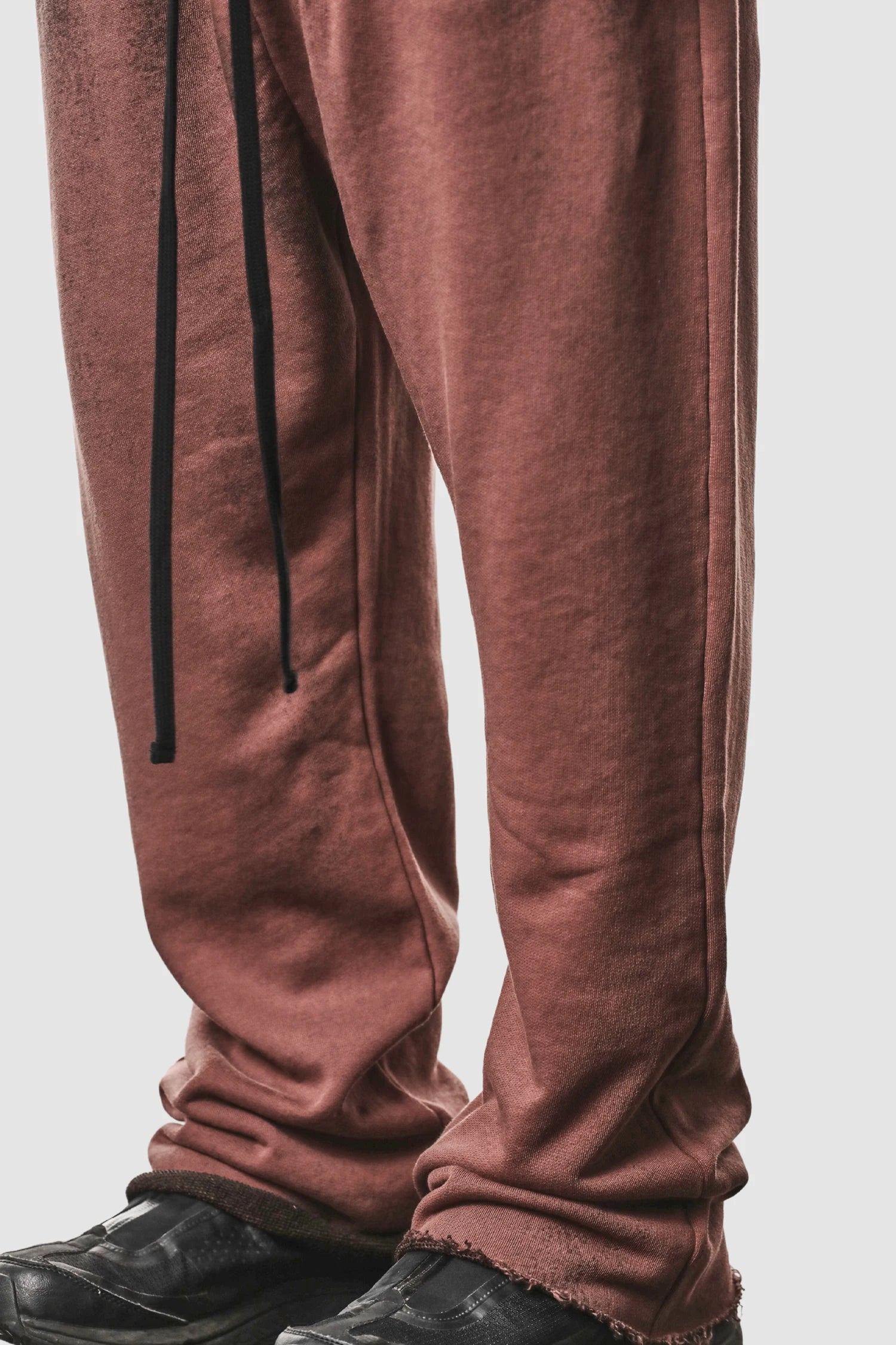 Rote Low-Crotch-Sweatpants mit Spray-Finish