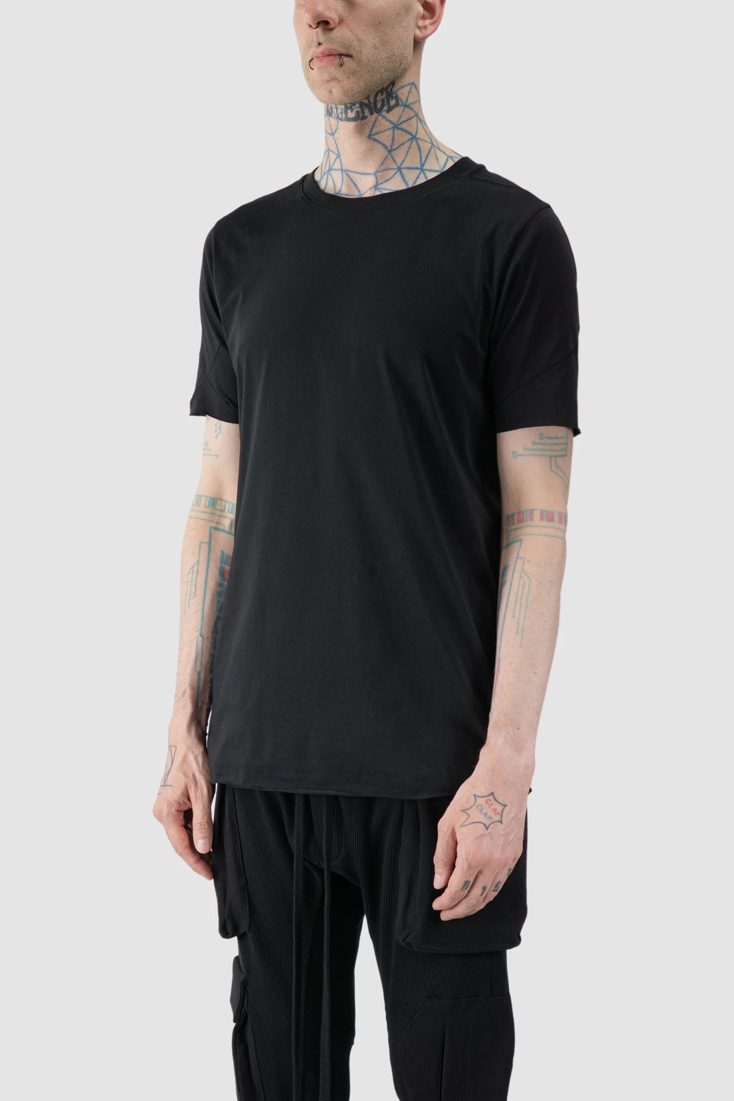 Thom Krom - model front side view of black Slim Fit Raw Hem Cotton T-Shirt - M-TS-872