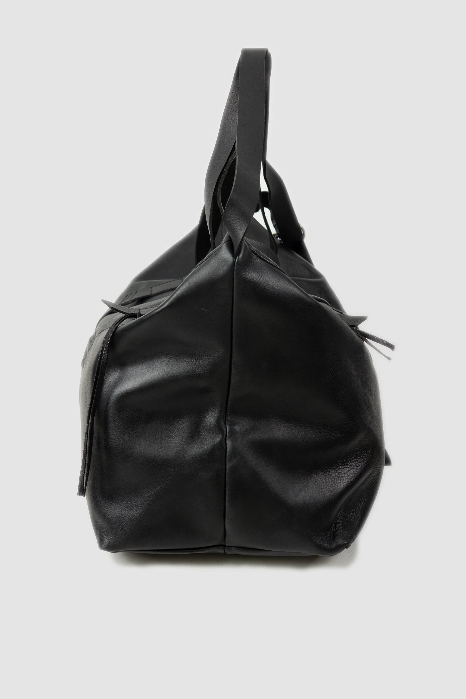 Werkschwarz - back view of black Soft Cow Leather Weekender Bag Cabin 1P