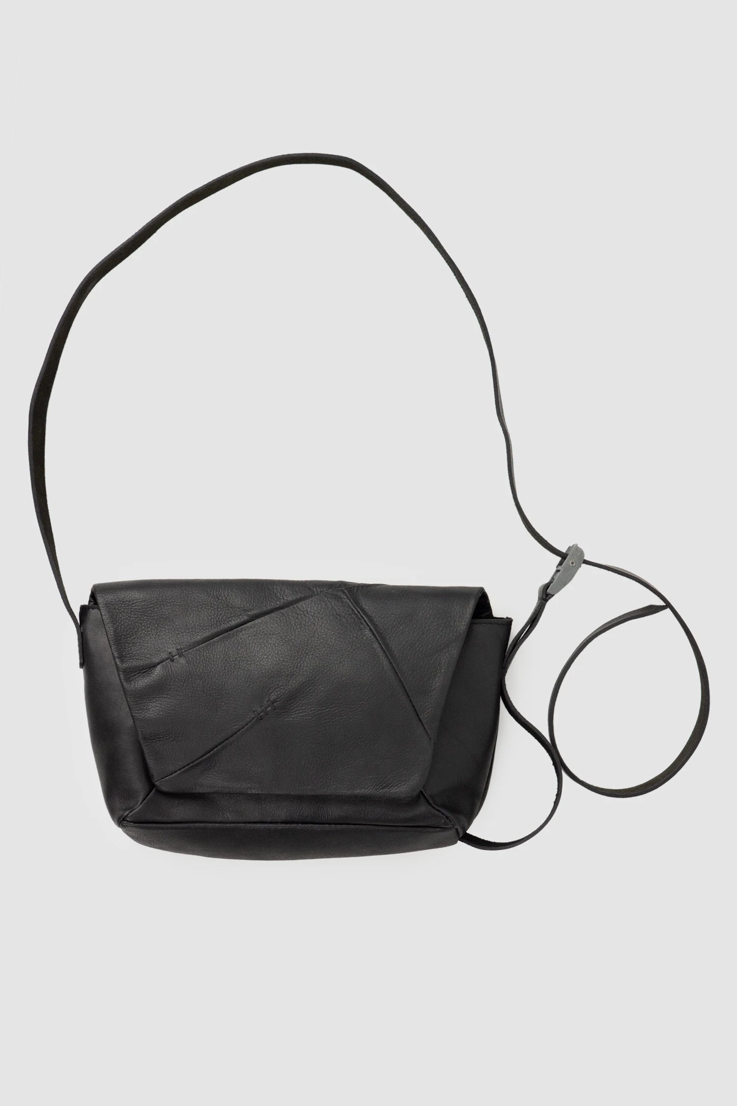 Werkschwarz - short strap view of men’s FW25 Black Geometric Fold-Over Messanger Leather Bag Werk 43P