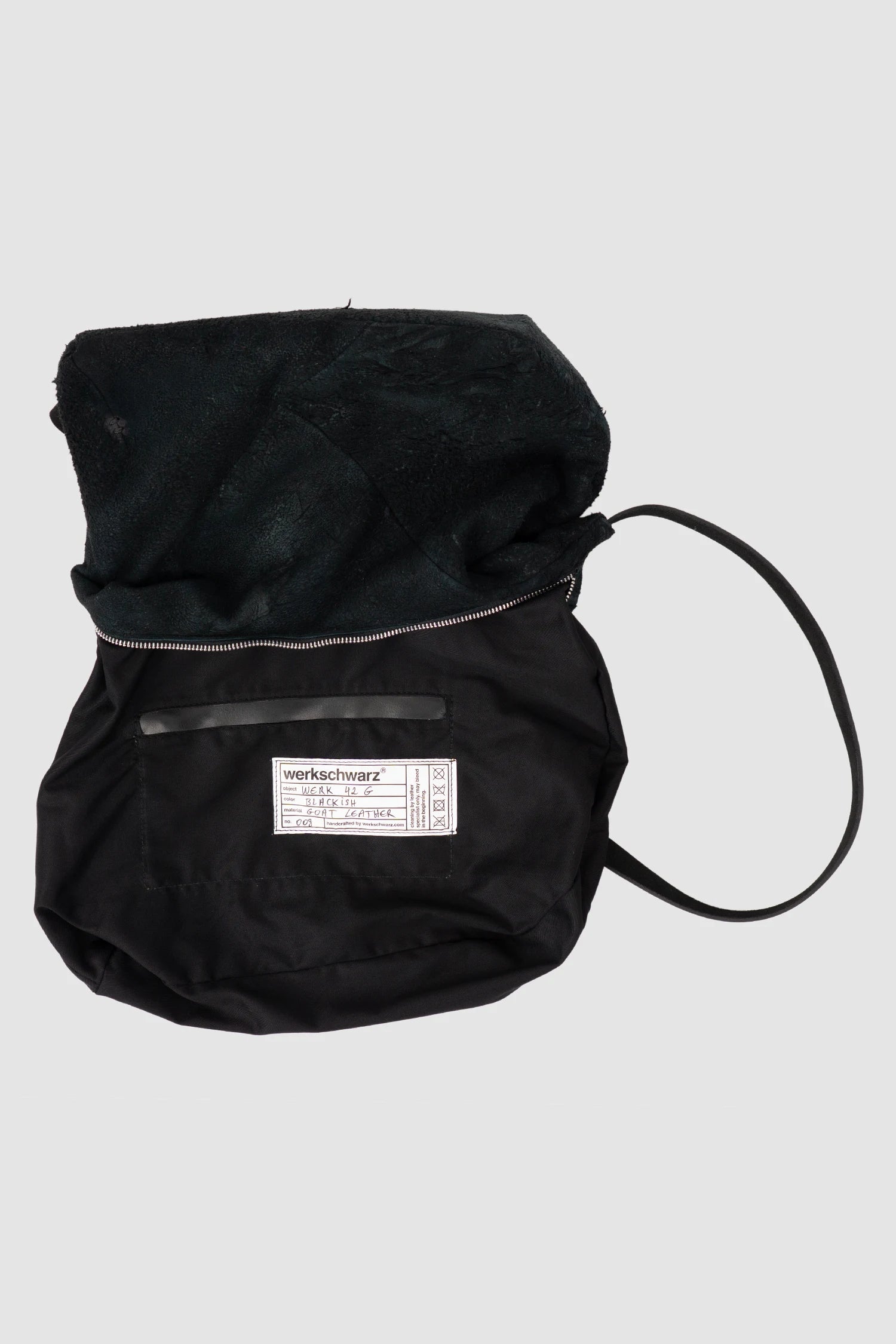 Werkschwarz - inside out view of men’s FW25 Black Raw Leather Shoulder Bag Textured Werk 42G
