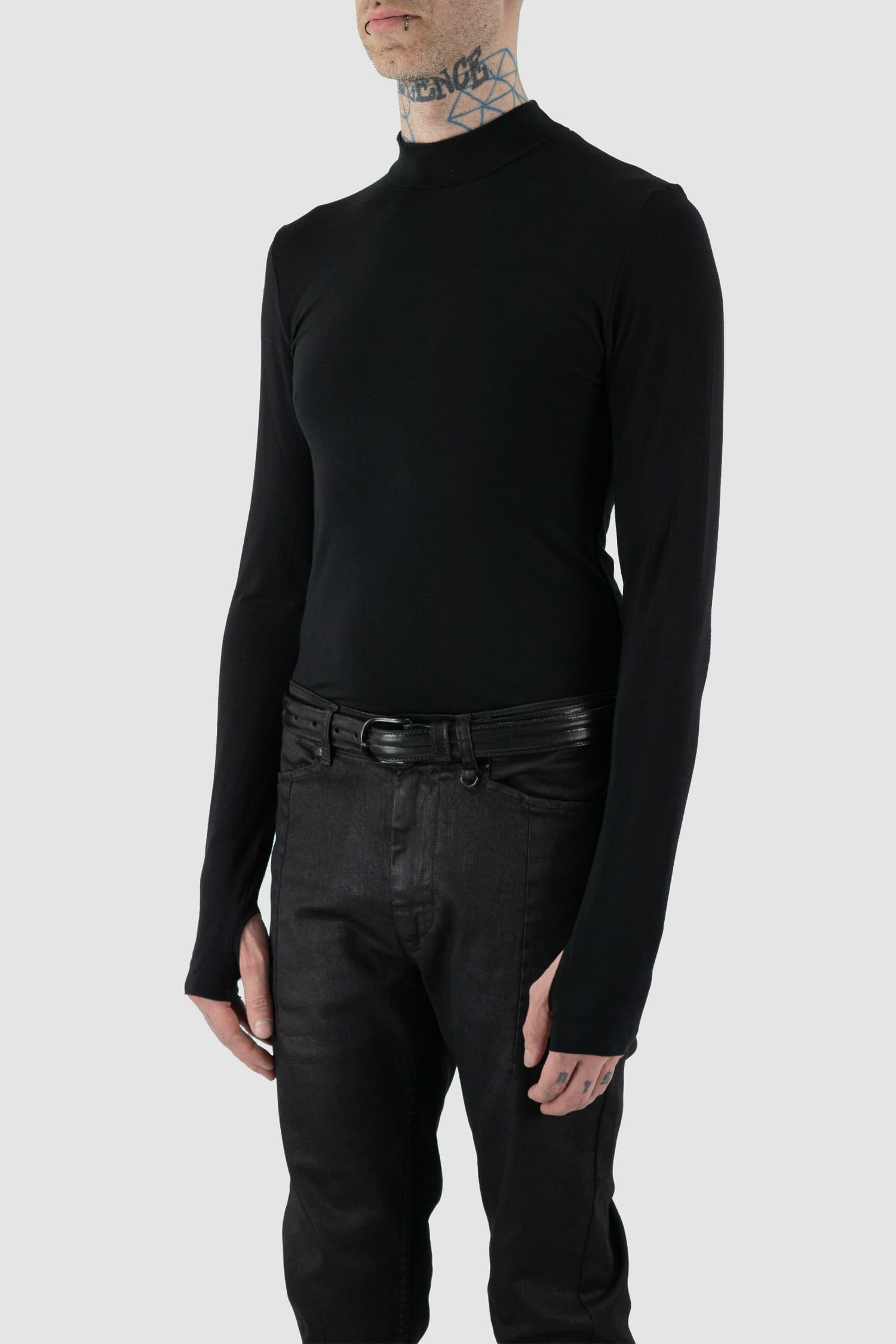 0.Hide - model front left view of Vegetable Tanned Black Italien Bull Leather Metal Wire Belt. From the Permanent Collection with Steel Buckle detail.