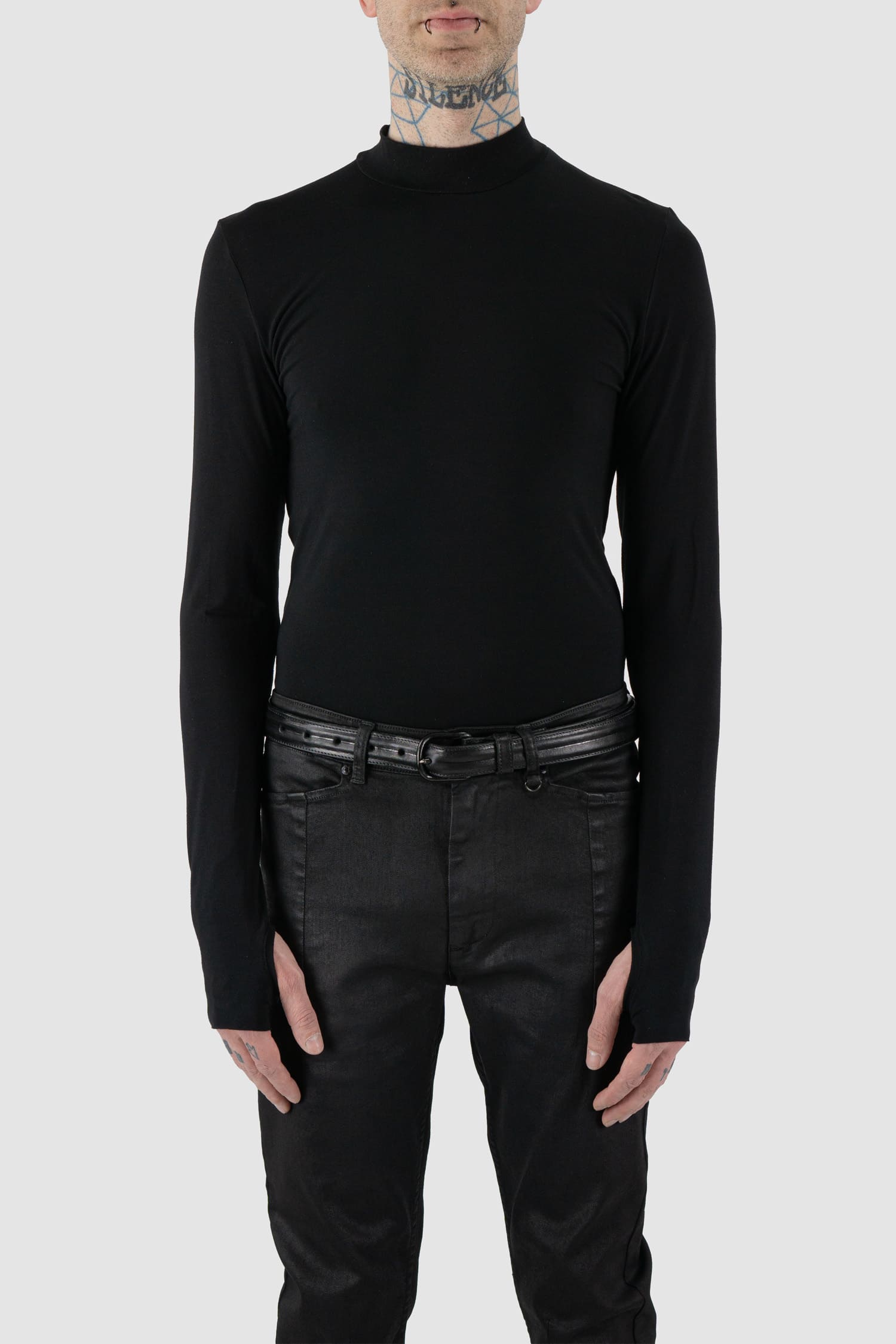 0.Hide - model front view of Vegetable Tanned Black Italien Bull Leather Metal Wire Belt.