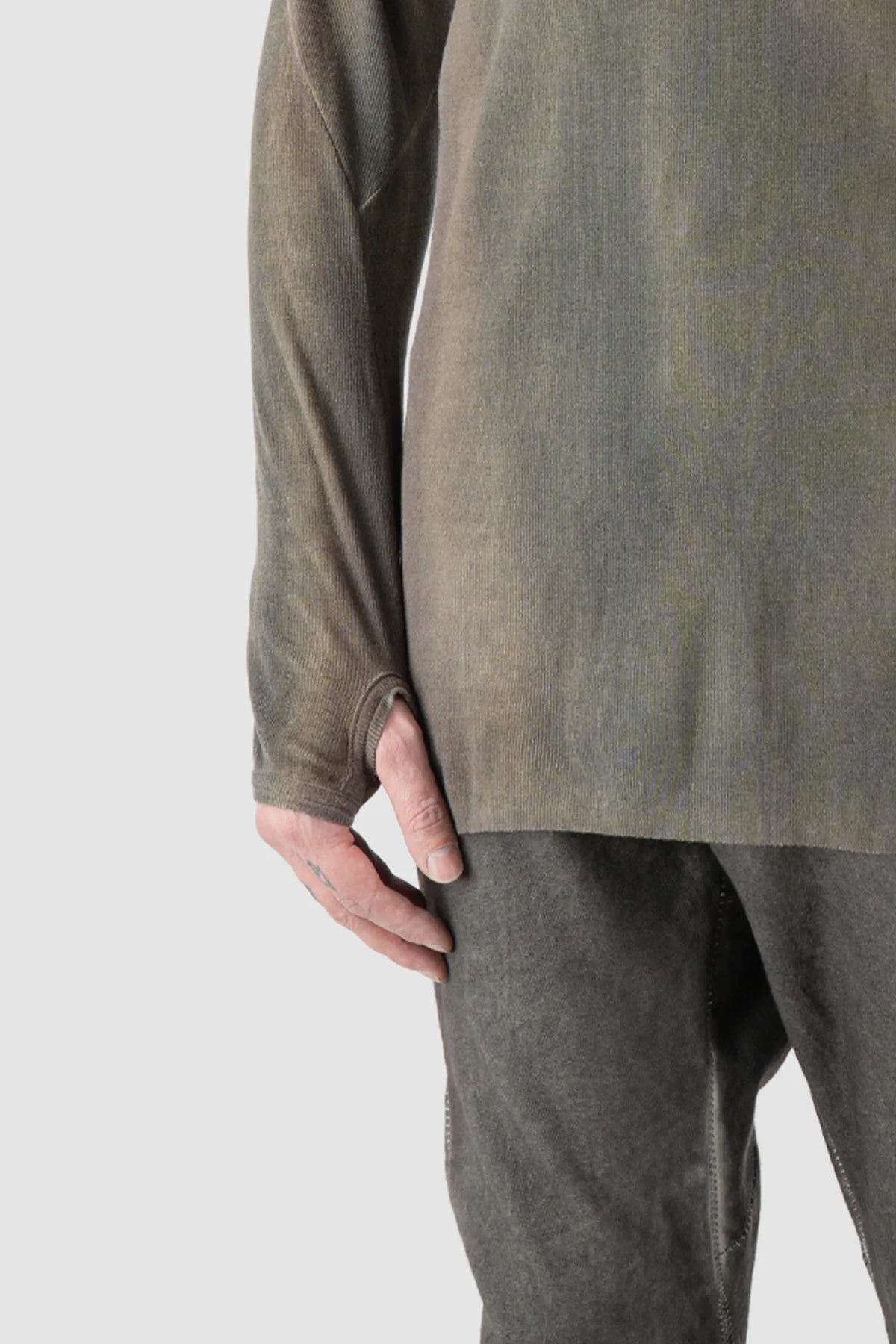 69 by Isaac Sellam - Men's Grey Chrome-Agnon Modal Rib Long Sleeve - thumbhole detail view