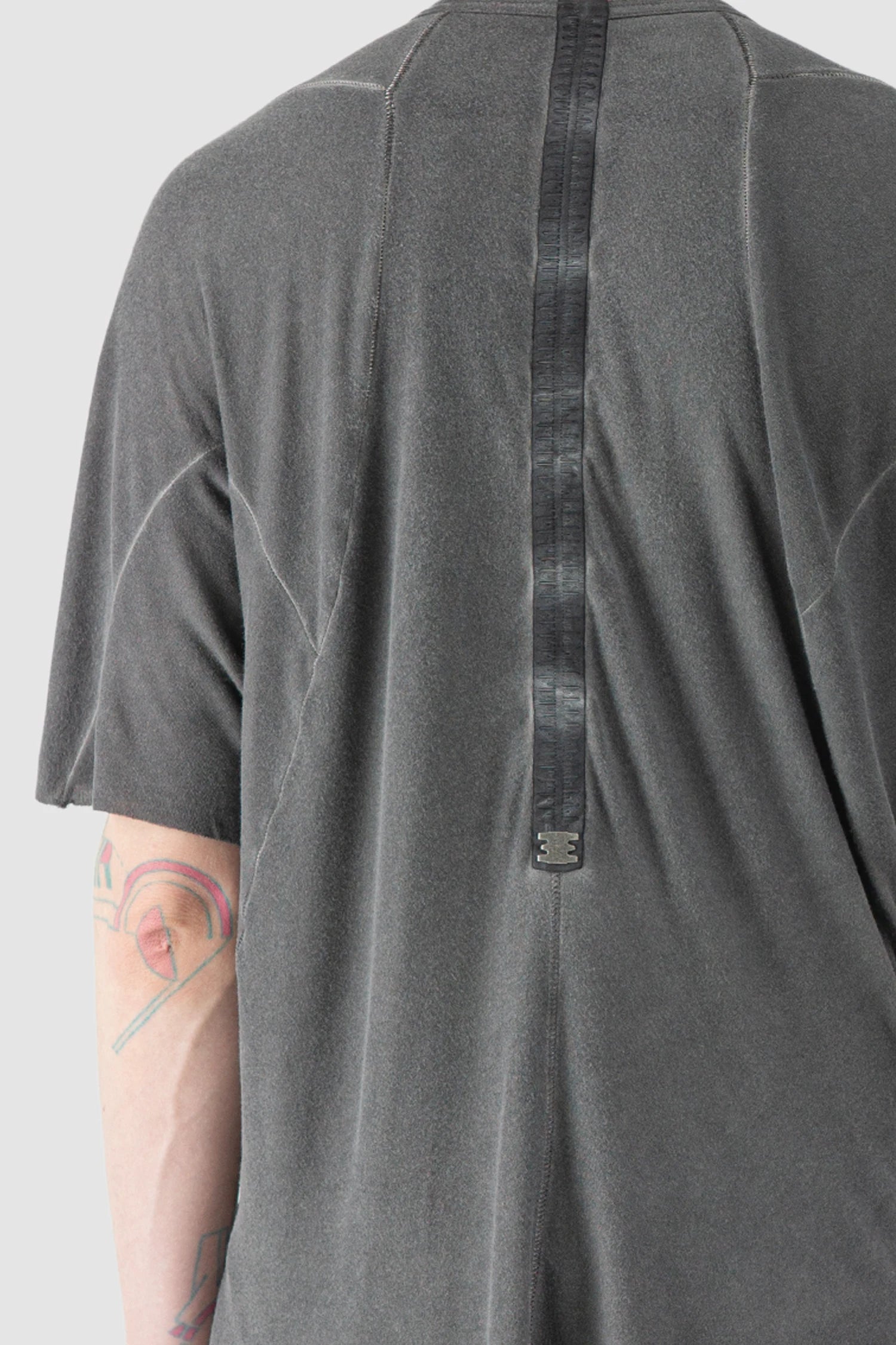 69 by Isaac Sellam - spine detail view of men’s Grey Leather Spine Modal-Cashmere Raglan T-Shirt