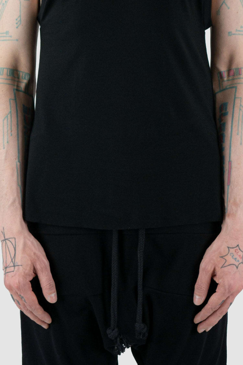 Detail view of Black Berlin Top for Men with relaxed fit and stretchy fabric, OBECTRA