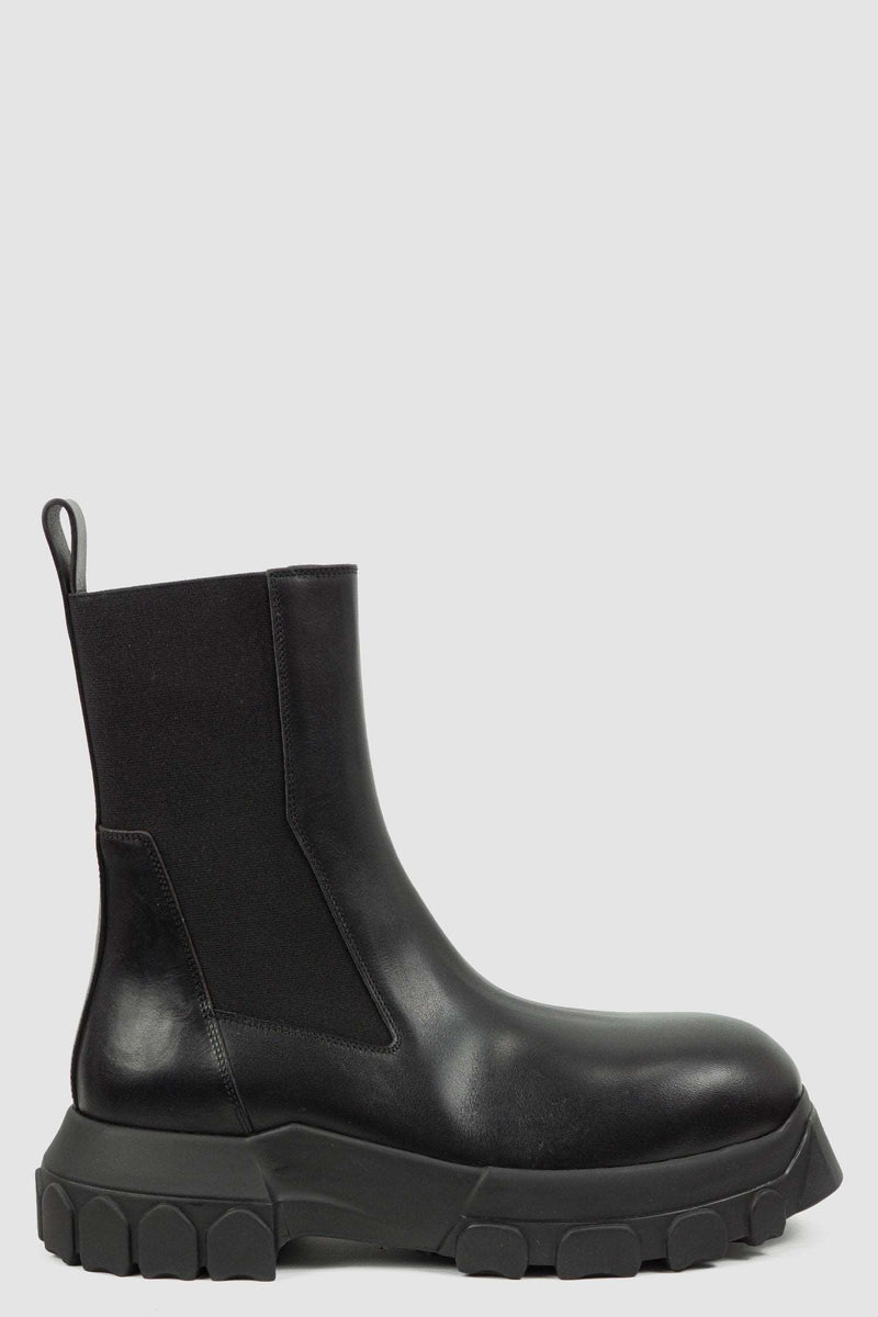 Rick Owens Black Bozo Tractor Boots for Men from the FW21 Collection with Elastic Rubber Band and pull tab Detail, right outer view.