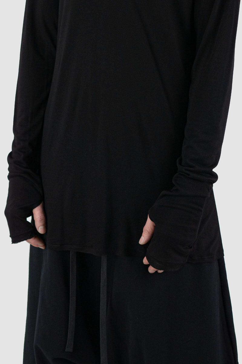 Detail view of Black Deep Top Longsleeve with breathable bamboo cotton fabric, XCONCEPT