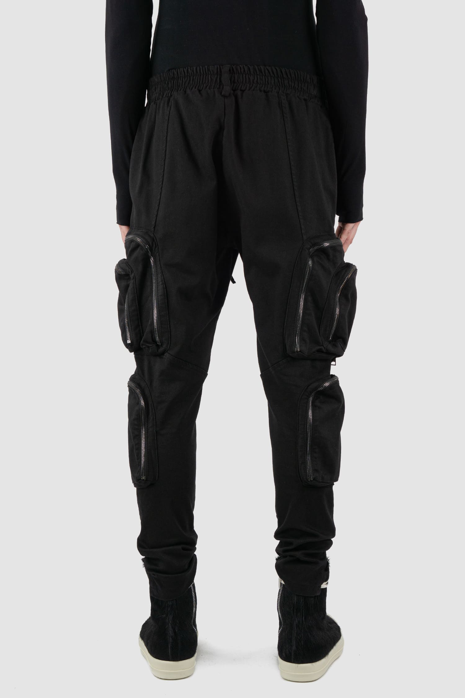 La Haine Inside Us - back view of black cargo trousers with zipper for men from the FW24 collection made of warm dyed cotton.