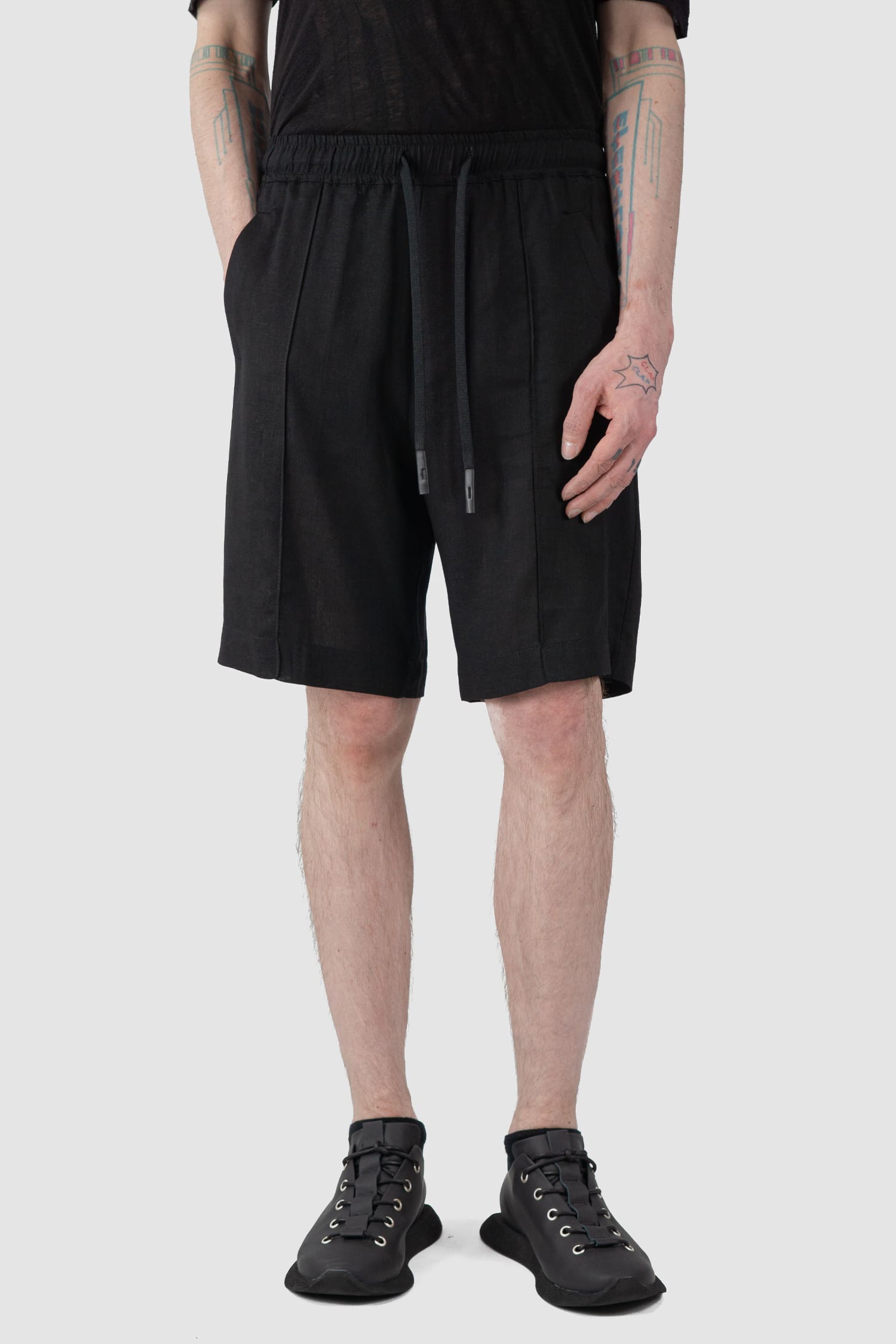 La Haine Inside Us - relaxed view of black Linen Blend Bermuda Shorts