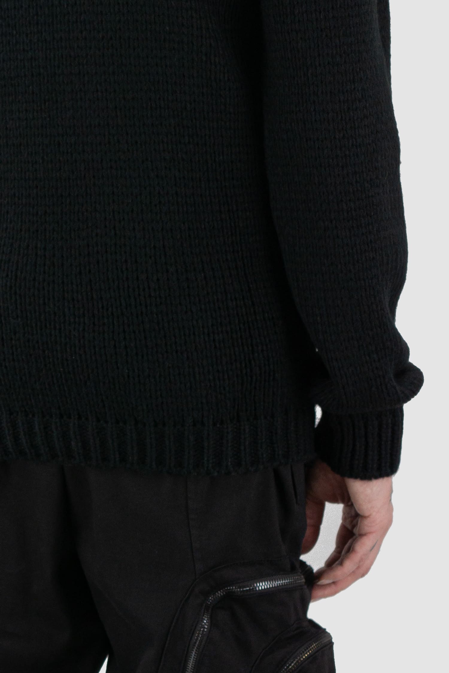 La Haine Inside Us - back cuff view of black wool blend knit sweater for men from the FW24 collection with a thicker neck, hem- and cuffs and a straight fit.