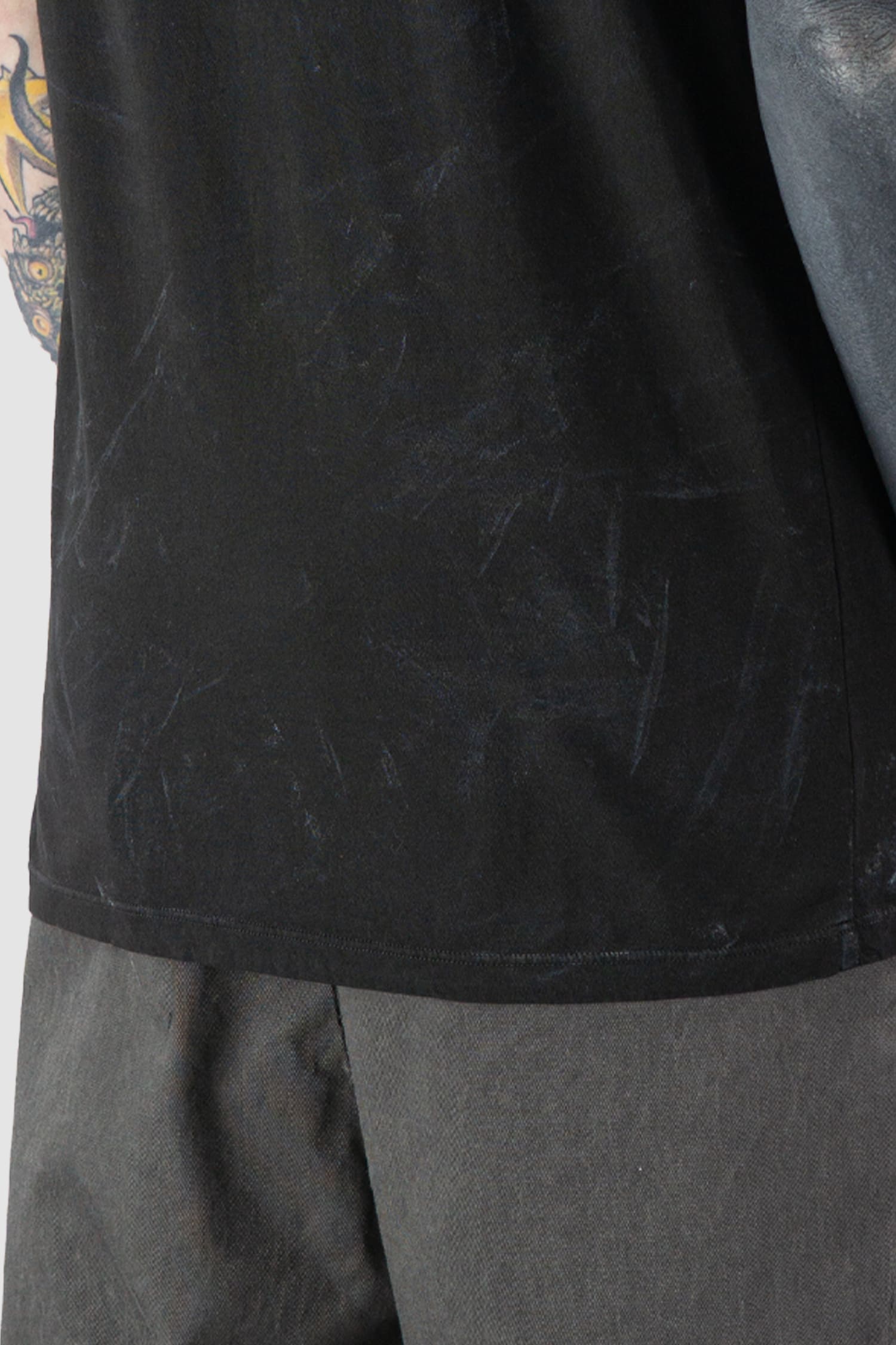 MD75 - back detail view of black Abstract Print and Dyed Short Sleeve T-Shirt