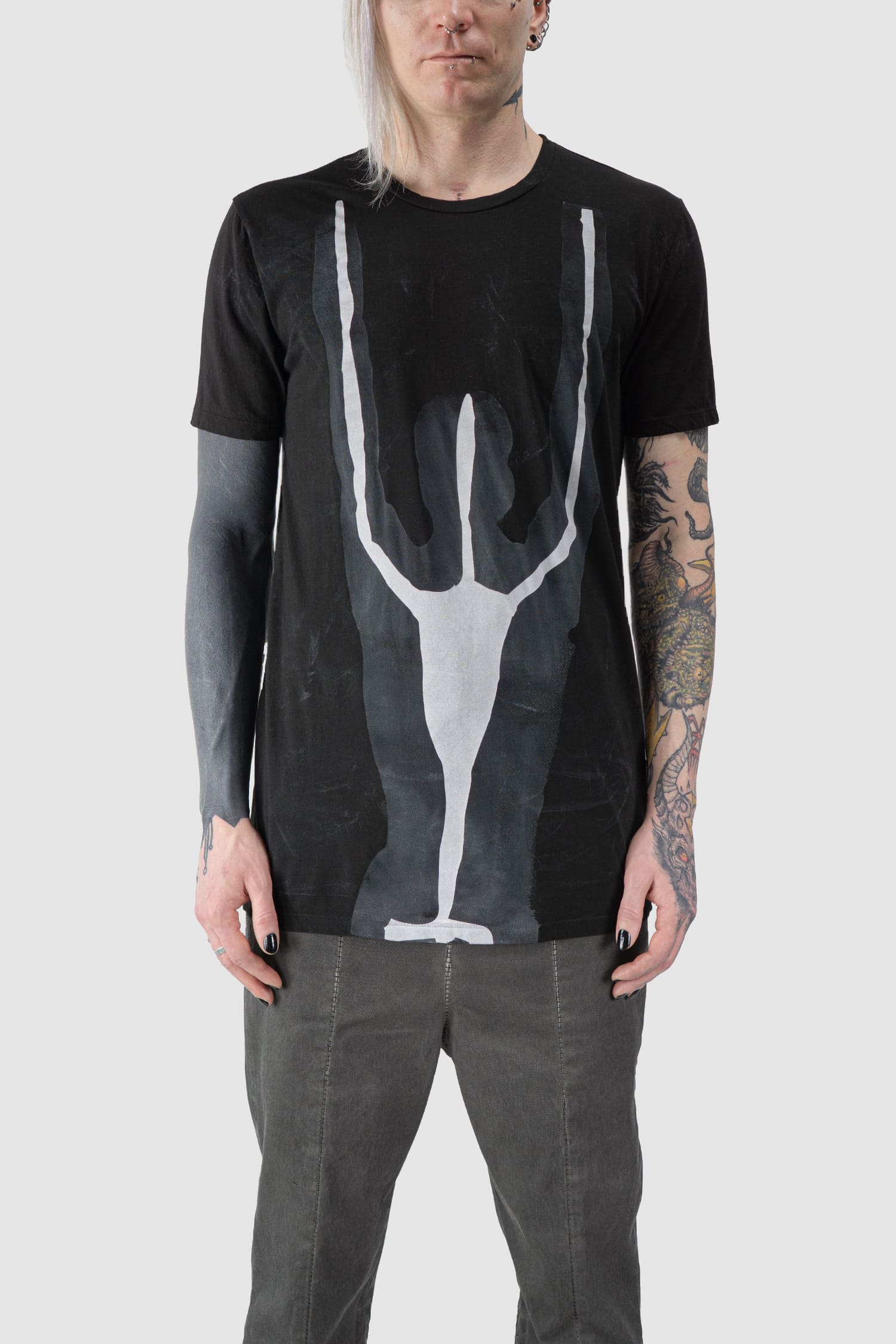 MD75 - front view of black Abstract Print and Dyed Short Sleeve T-Shirt