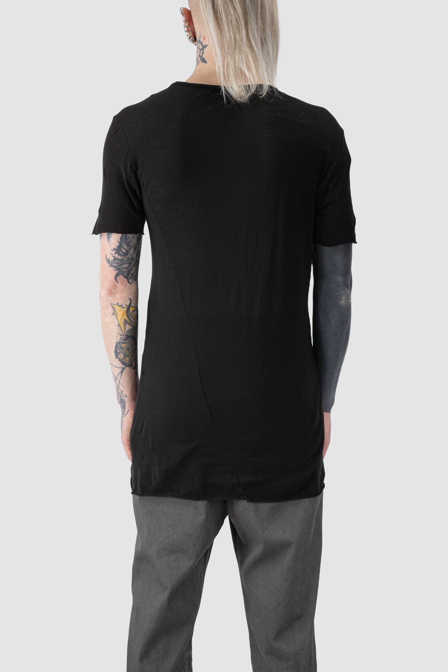 MD75 - back view of black Asymmetric Seam Light Cotton T-Shirt