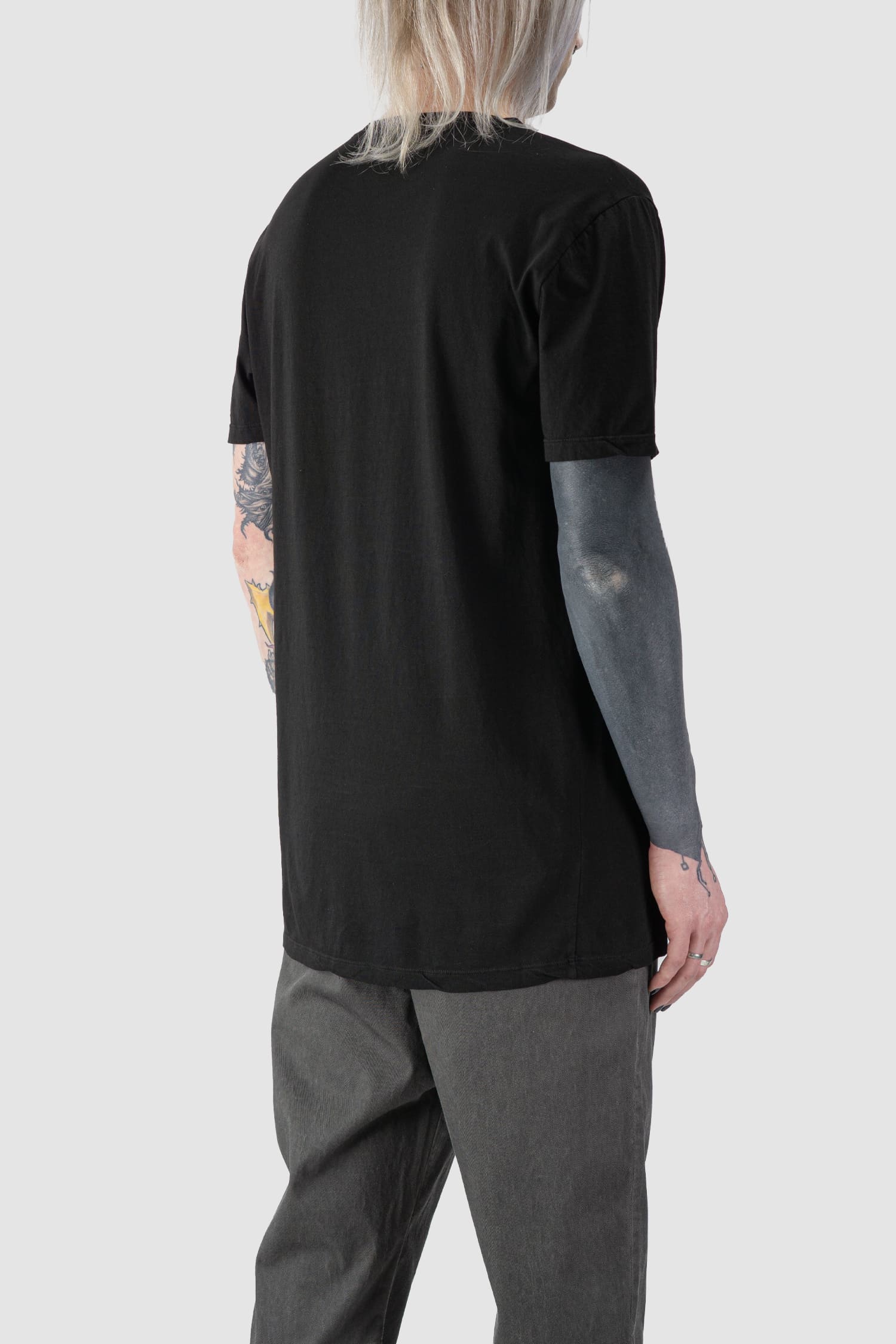 MD75 - back side view of black Cross Graphic Print Cotton T-Shirt