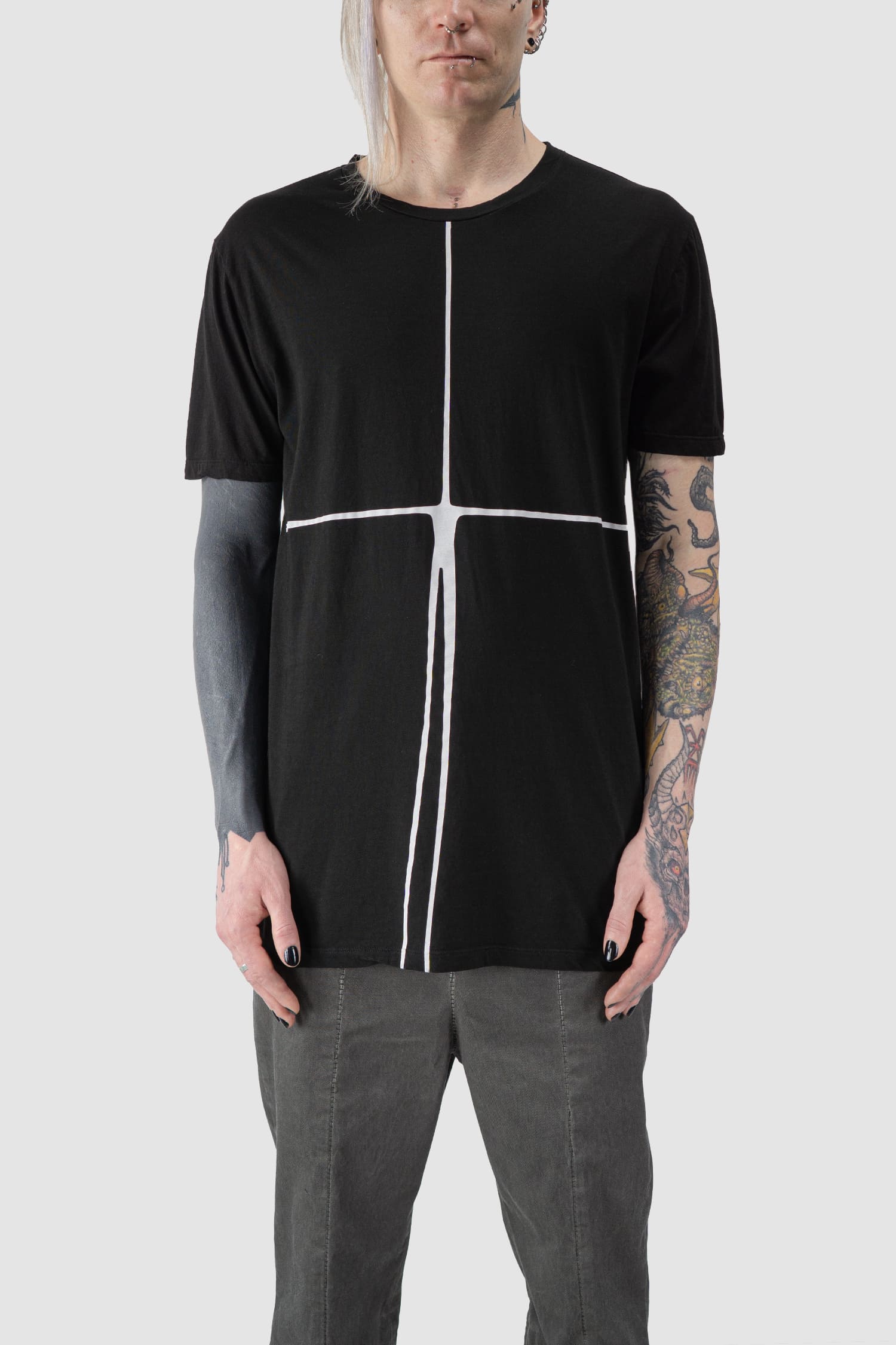 MD75 - front view of black Cross Graphic Print Cotton T-Shirt