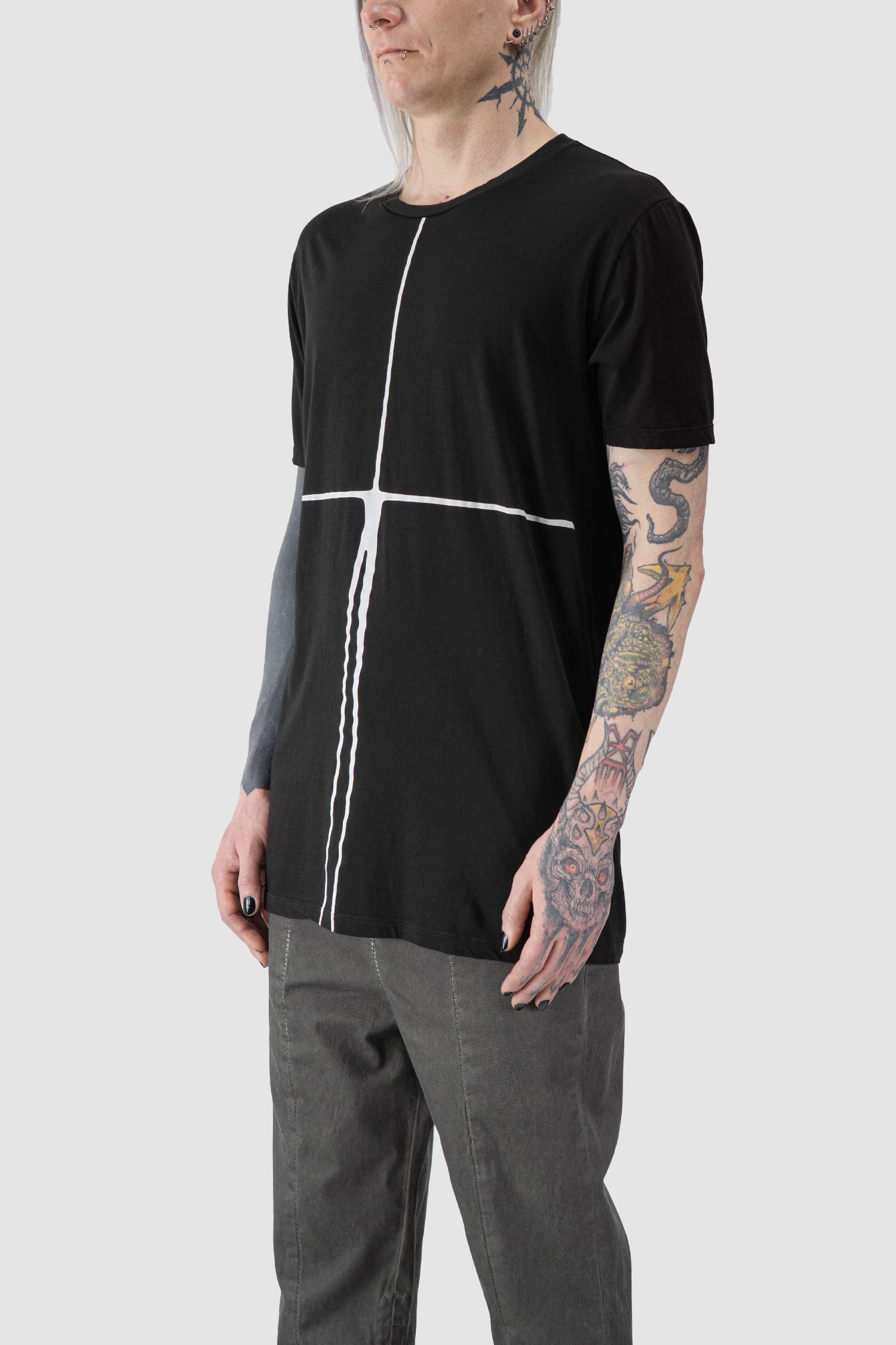 MD75 - front side view of black Cross Graphic Print Cotton T-Shirt