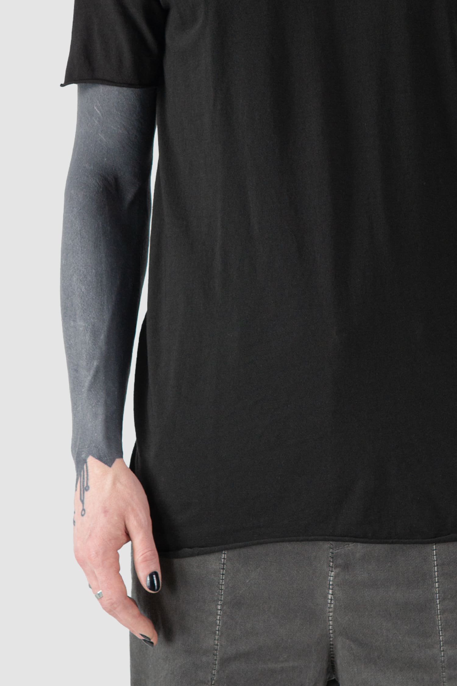 MD75 - front detail view of black Light Cotton Slim Fit Short Sleeve T-Shirt