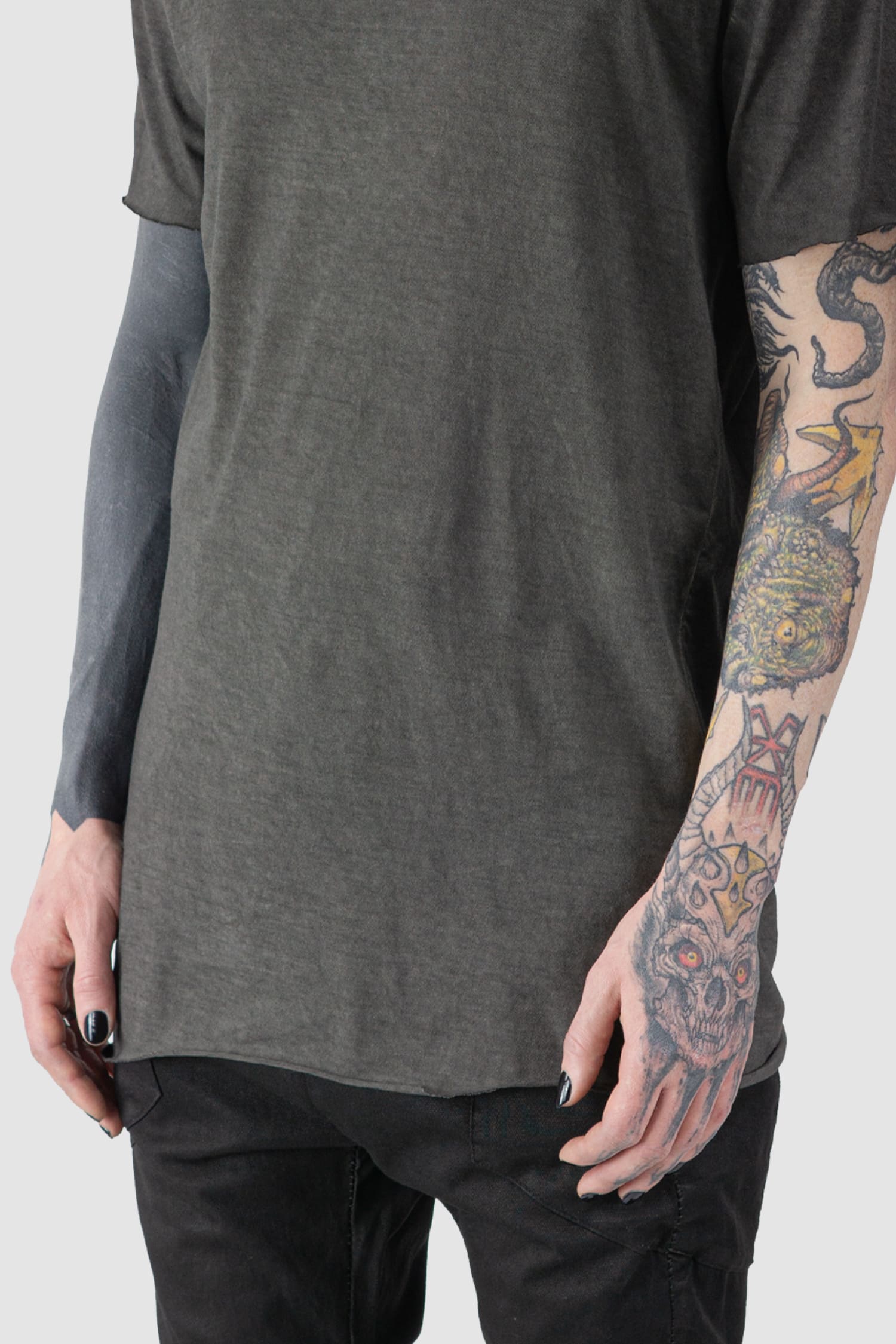 MD75 - front detail view of grey Lightweight Washed Cotton Slim Fit T-Shirt
