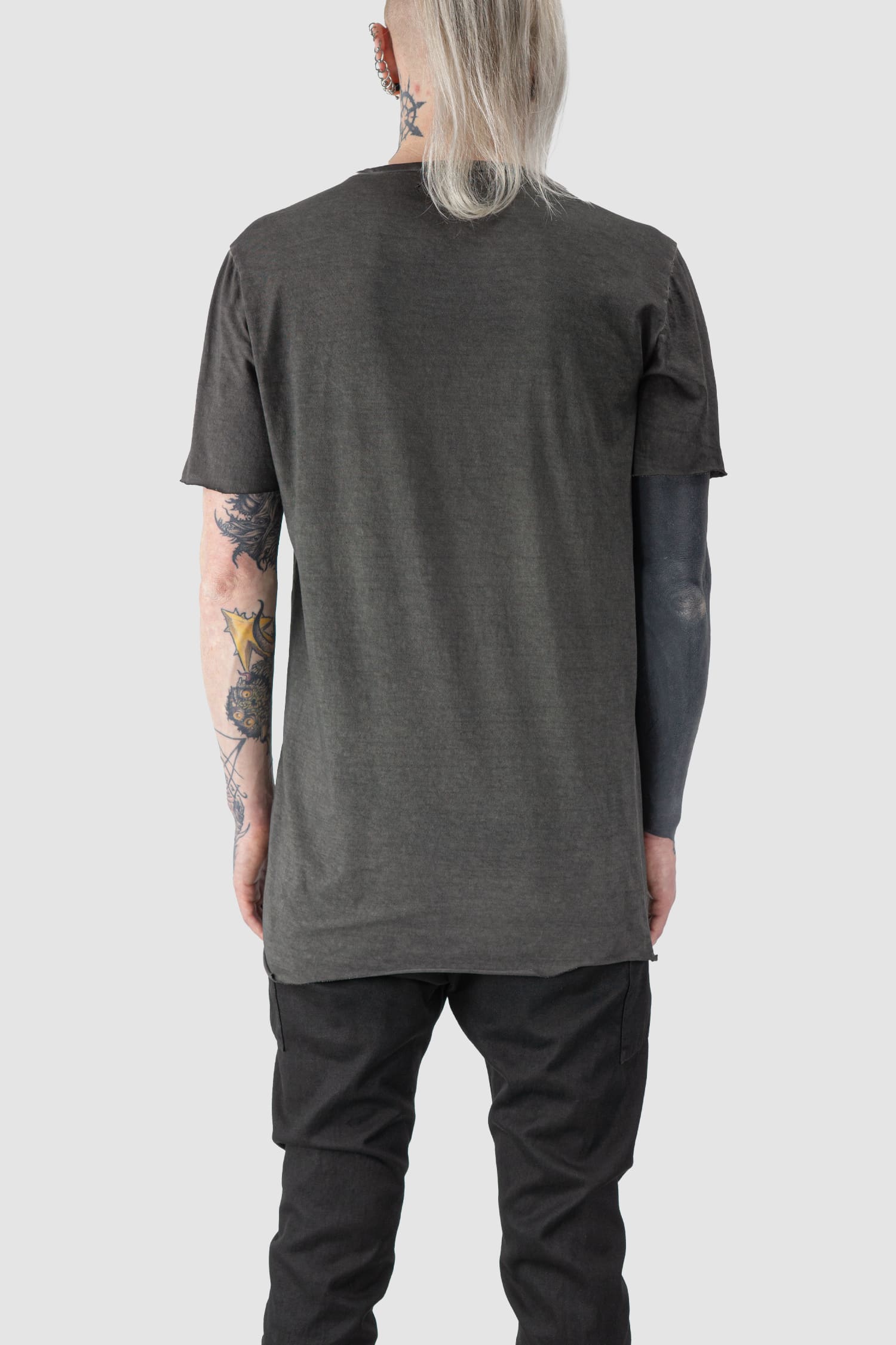 MD75 - back view of grey Lightweight Washed Cotton Slim Fit T-Shirt