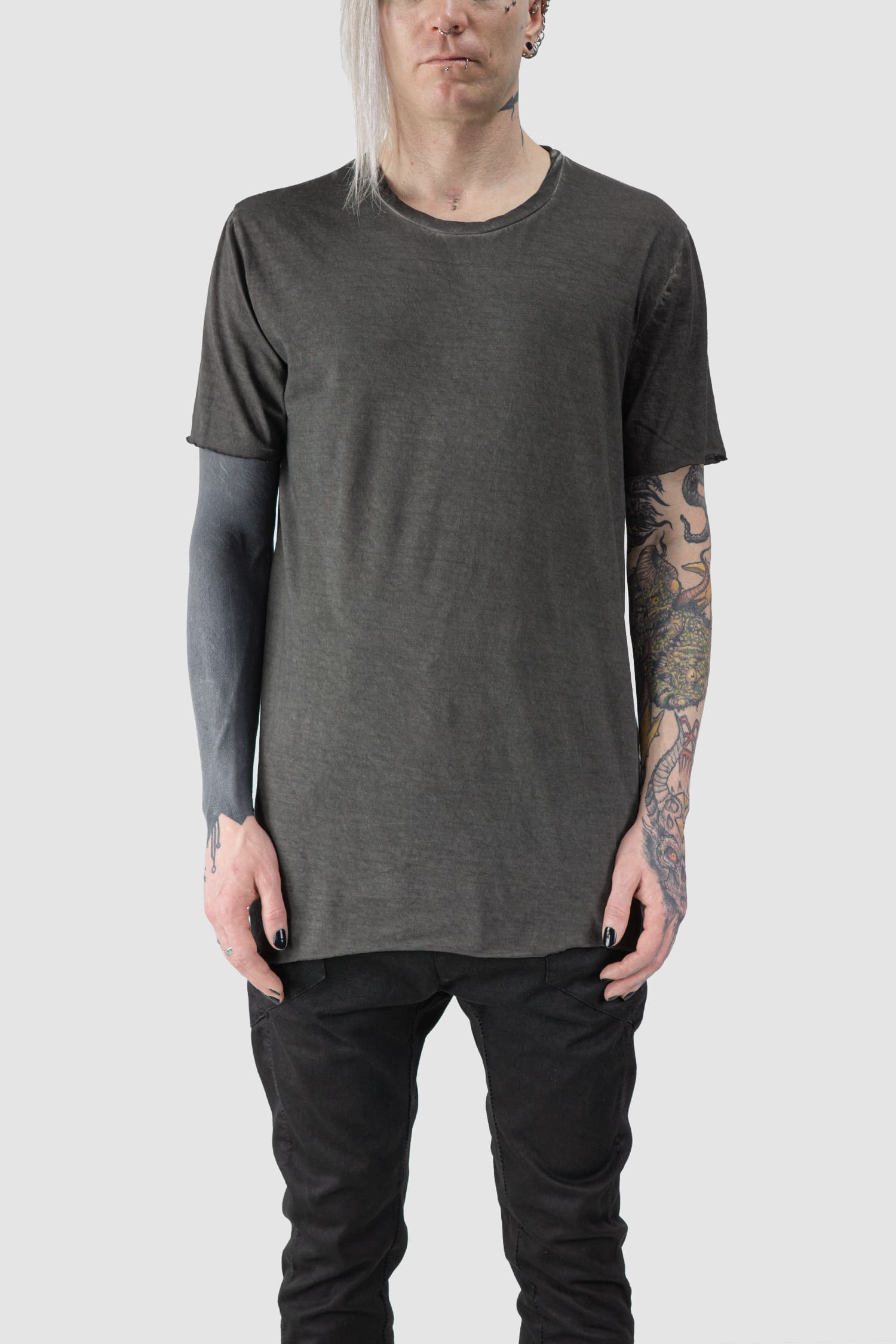 MD75 - front view of grey Lightweight Washed Cotton Slim Fit T-Shirt