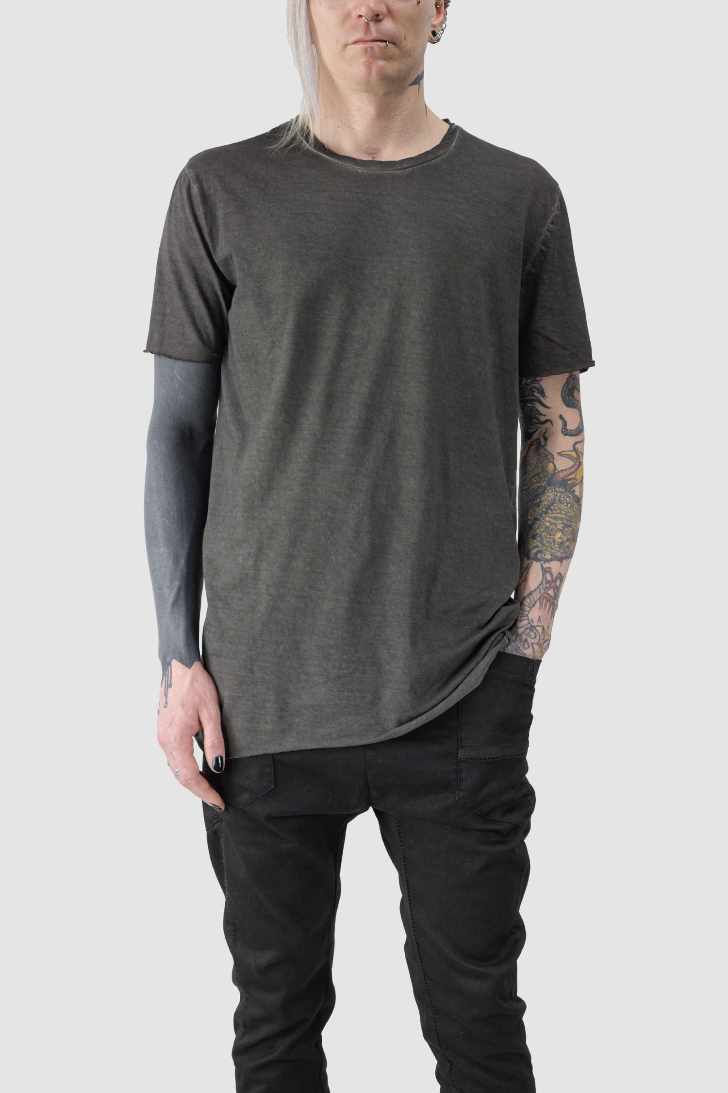 MD75 - relaxed model view of grey Lightweight Washed Cotton Slim Fit T-Shirt