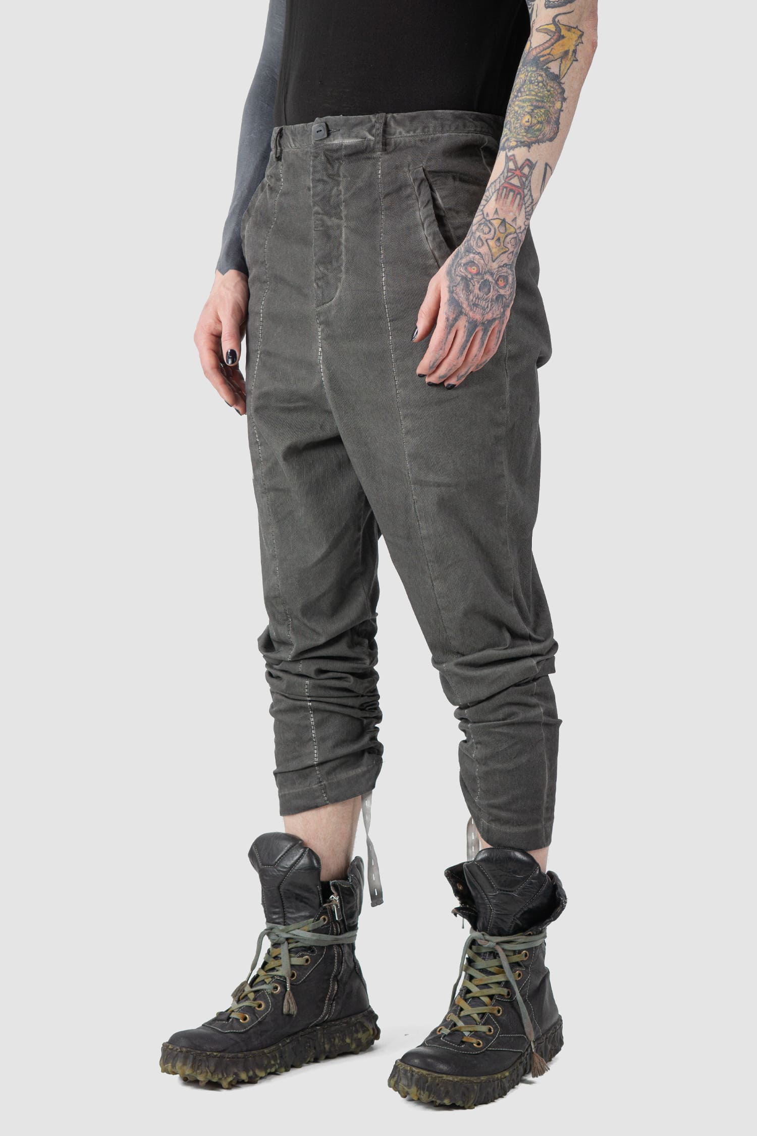 MD75 - side hem detail view of grey Raffable Low Crotch Stretch Cotton Trousers