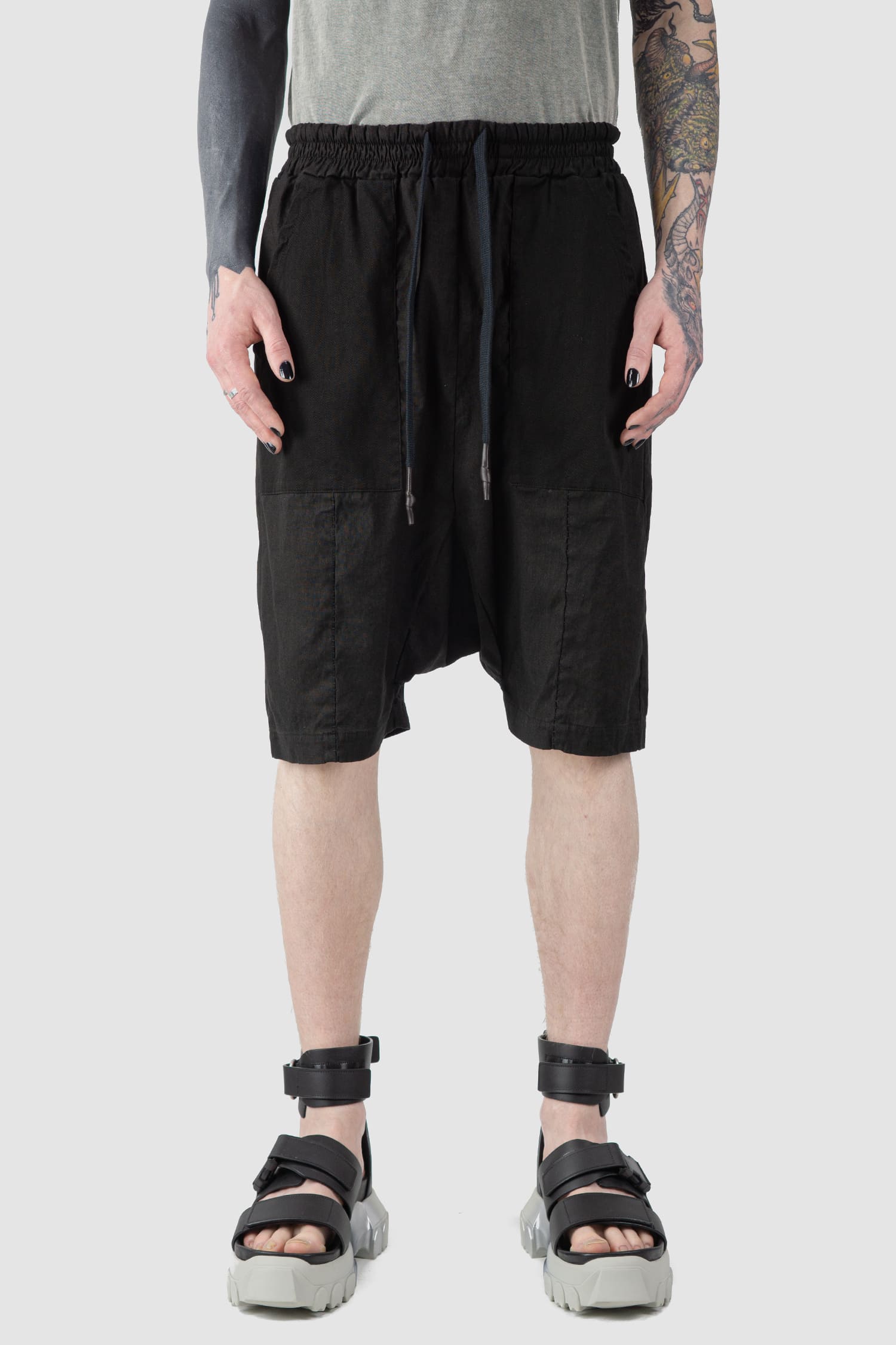 MD75 - front view of black Relaxed Fit Linen Shorts with Deep Crotch