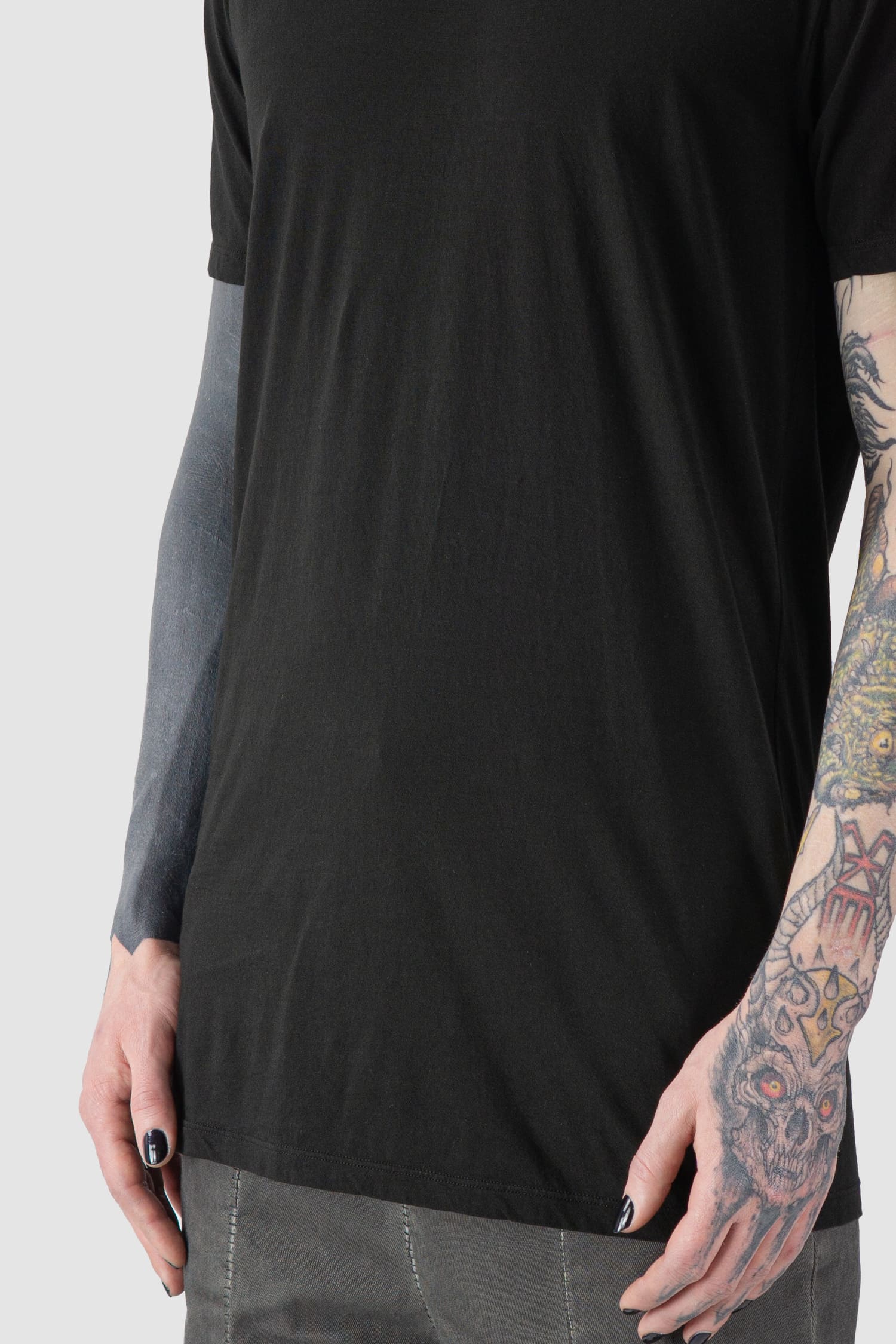 MD75 - front detail view of black Short Sleeve Basic T-Shirt