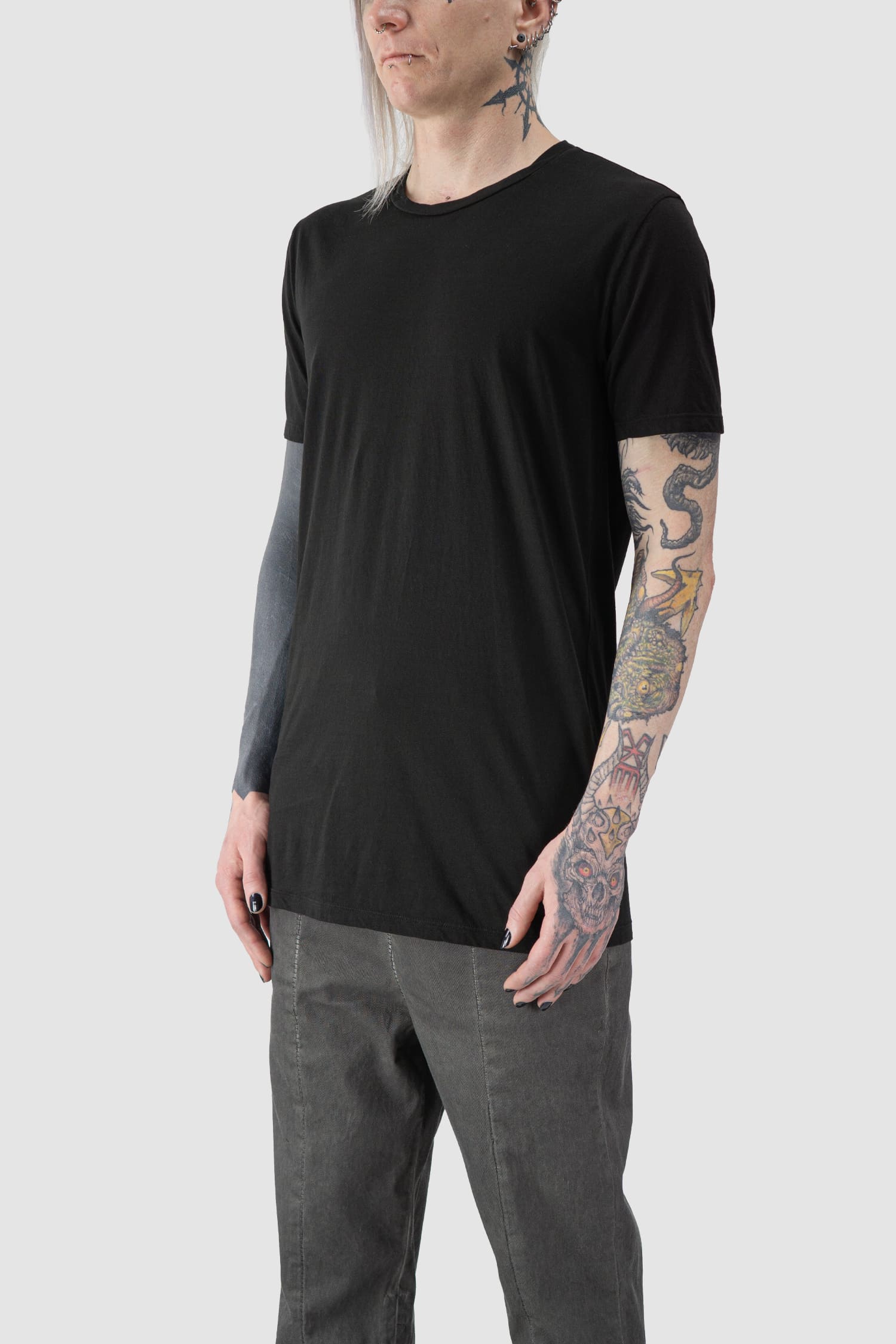 MD75 - front side view of black Short Sleeve Basic T-Shirt