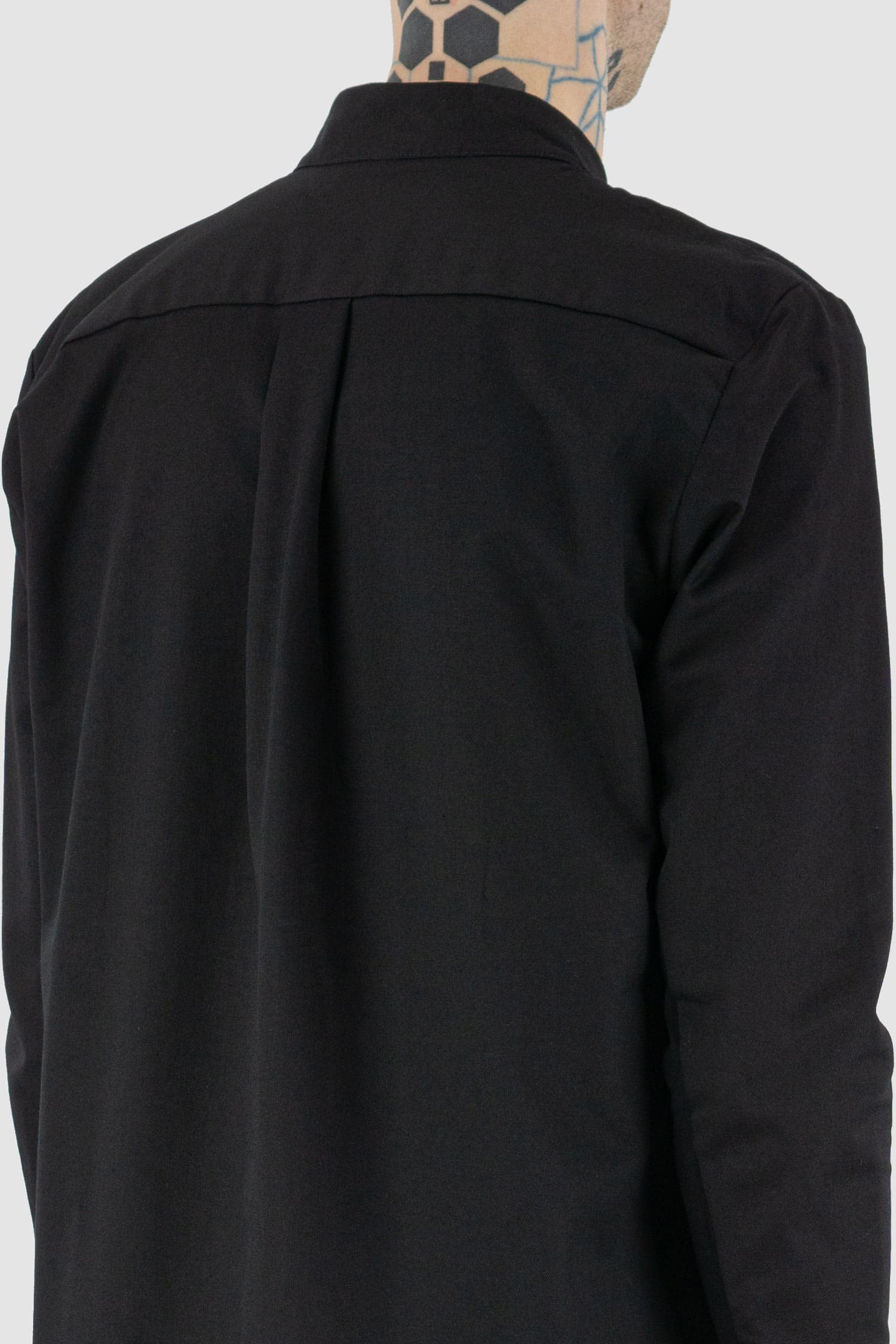 Nomen Nescio - back detail view of short blouse shirt with mandarin collar, straight hem, for men.